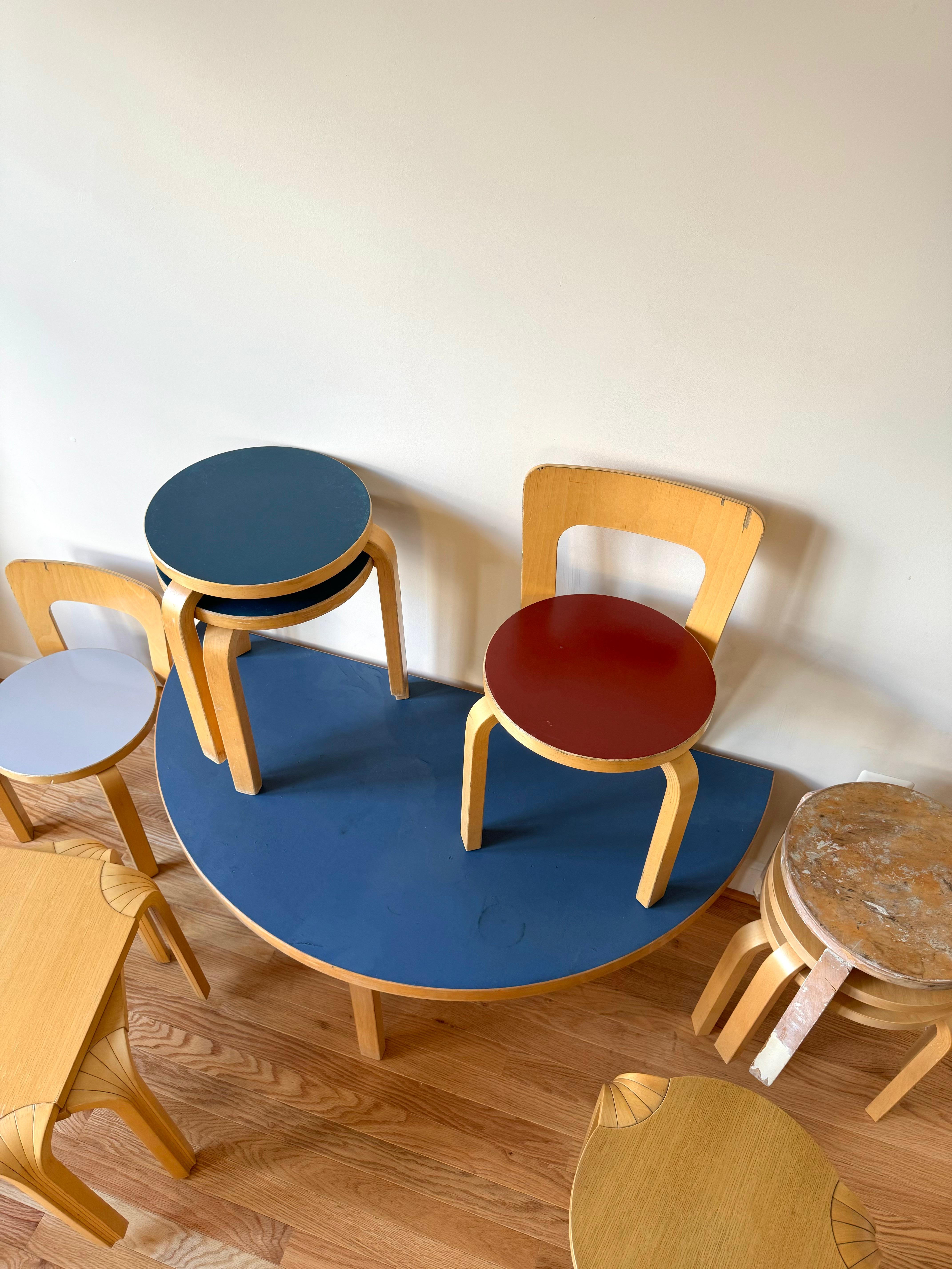 Vintage Aalto Table half-round di Alvar Aalto per Artek (altezza tavolino) in vendita 2