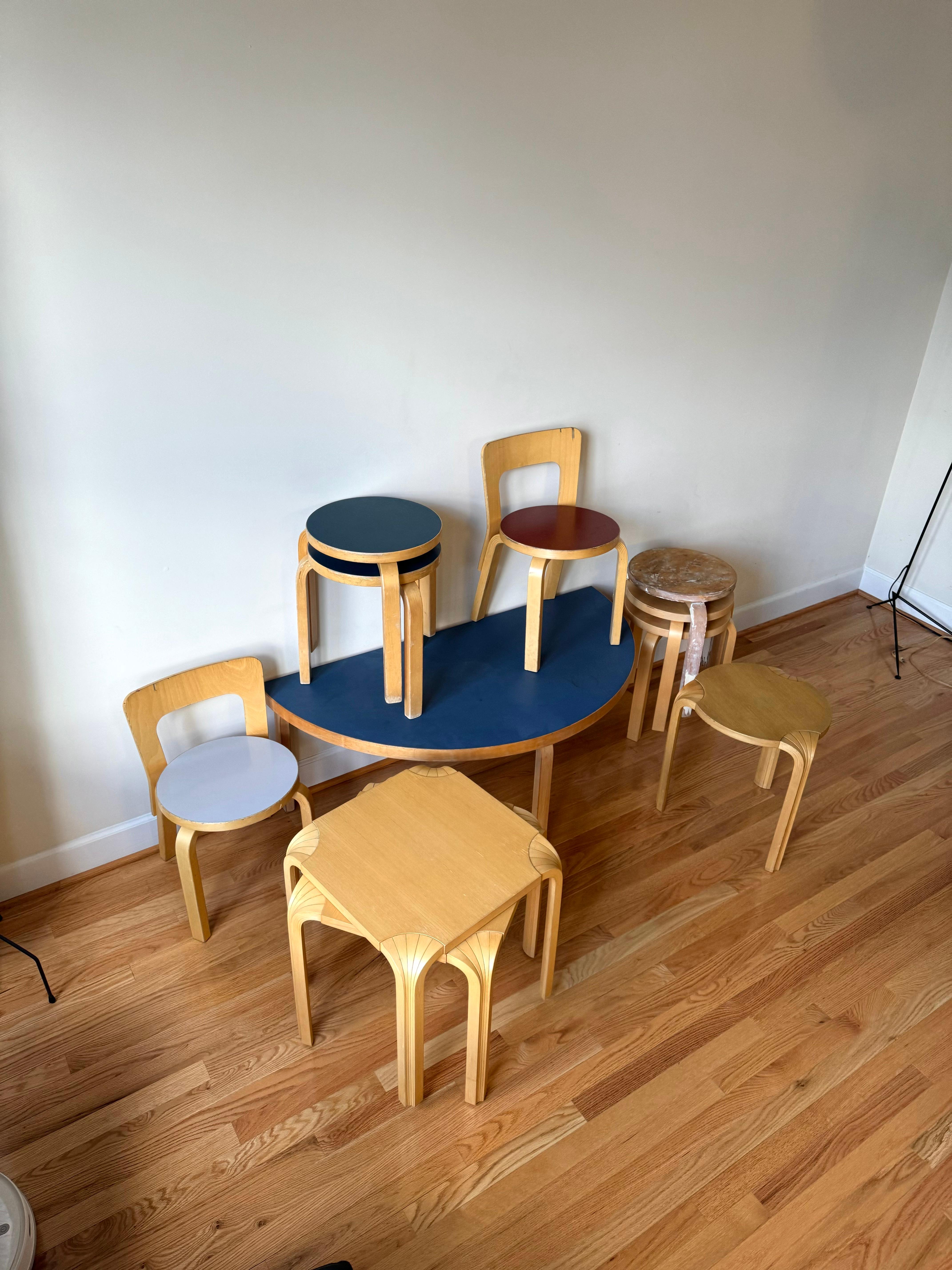 Vintage Aalto Table half-round di Alvar Aalto per Artek (altezza tavolino) in vendita 3