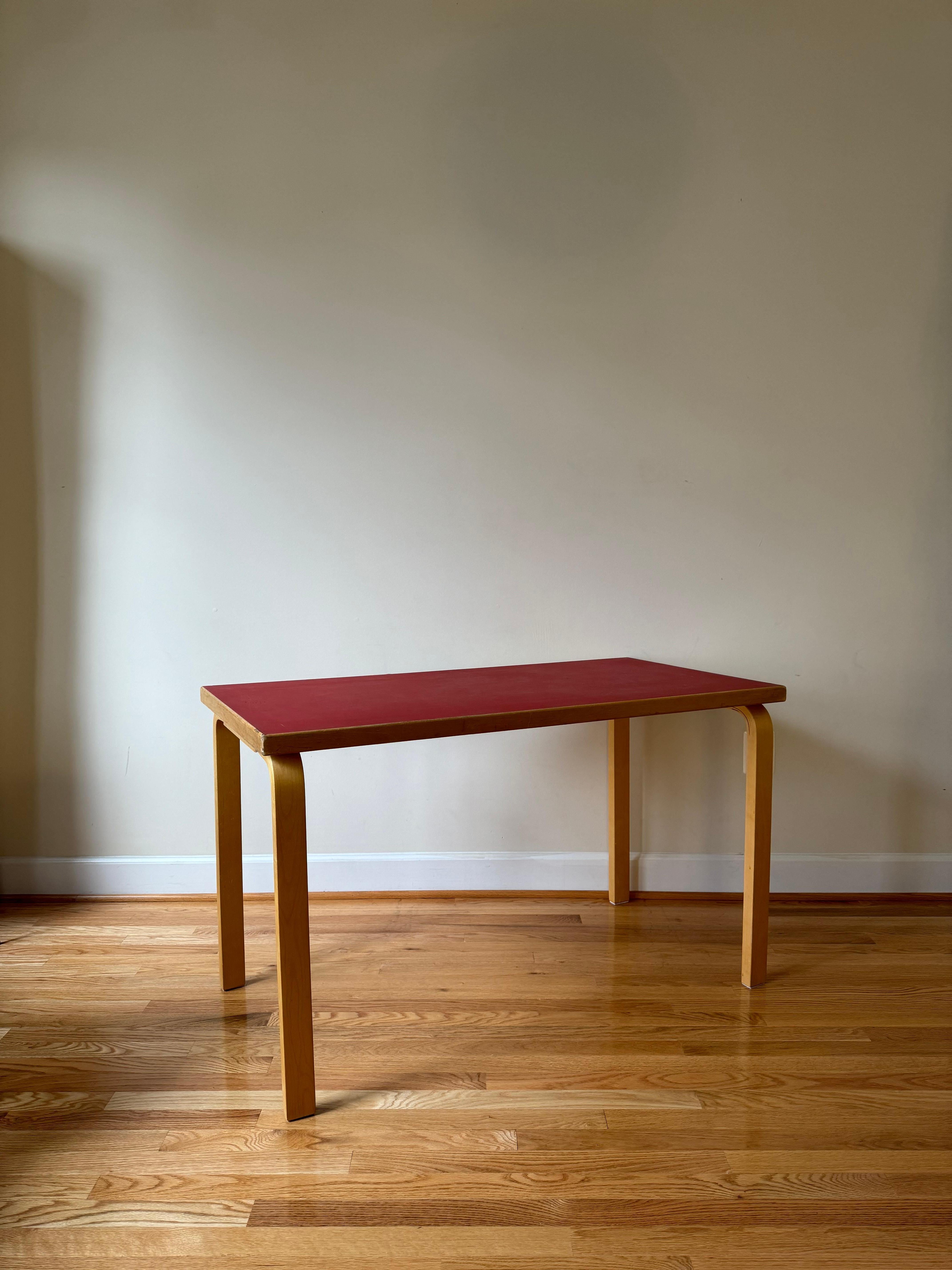 Table 80A with red linoleum top
(Red linoleum top is no longer in production)

The Aalto Table rectangular is a perfect solution for numerous spaces, from a small kitchen to large dining room, from a compact home office to a co-working space.