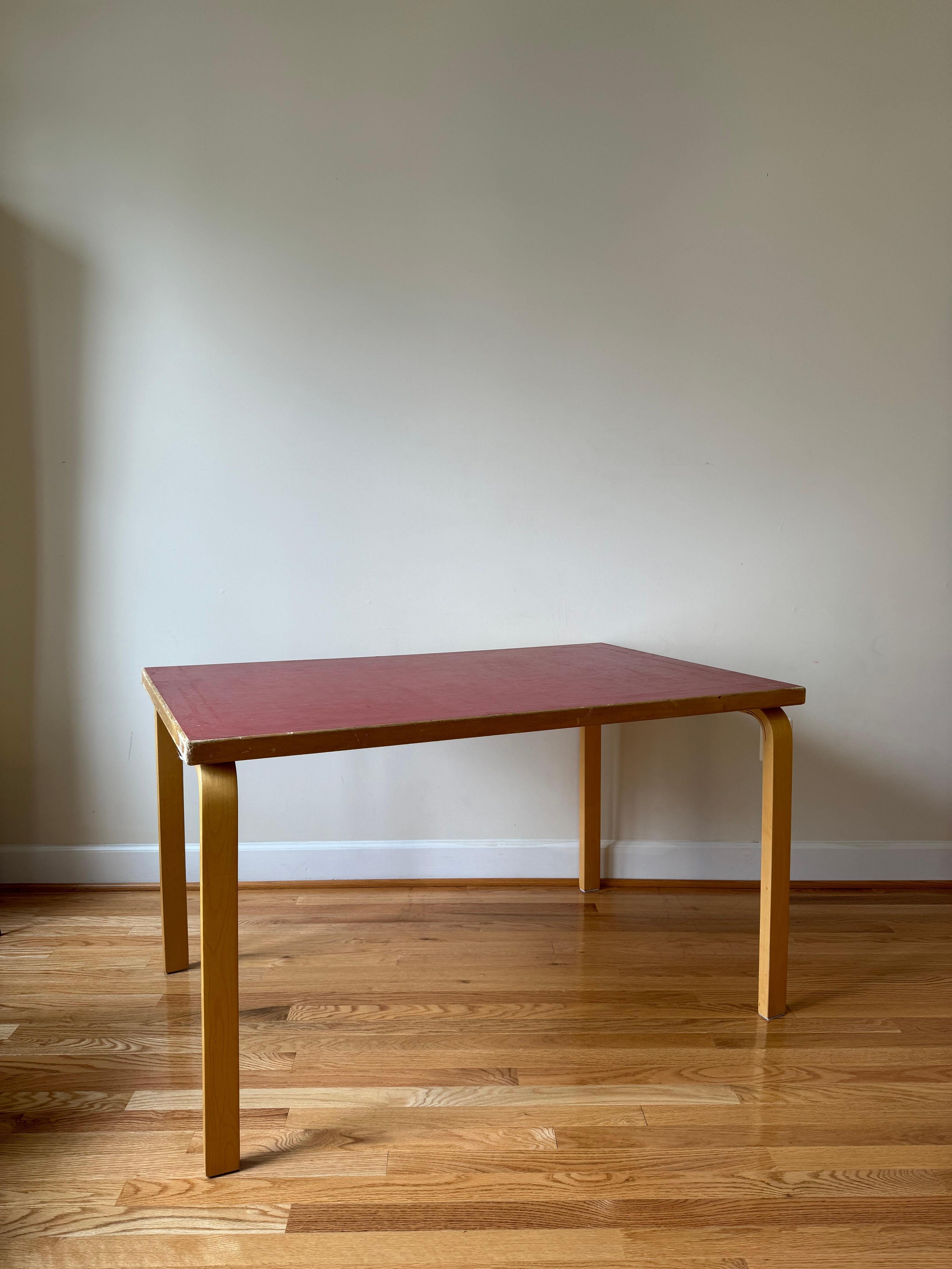 Table 81B with red linoleum top
(Red linoleum top is no longer in production)

The Aalto Table rectangular is a perfect solution for numerous spaces, from a small kitchen to large dining room, from a compact home office to a co-working space.