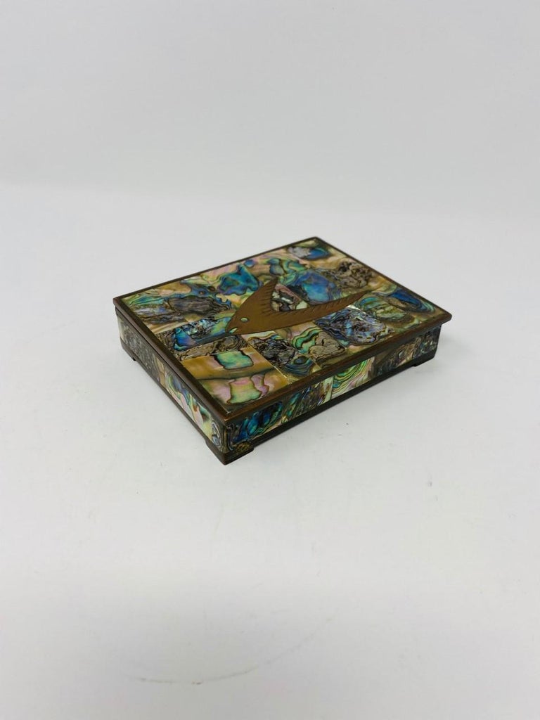 Vintage Abalone and  Brass Decorative Box Midcentury In Good Condition For Sale In San Diego, CA