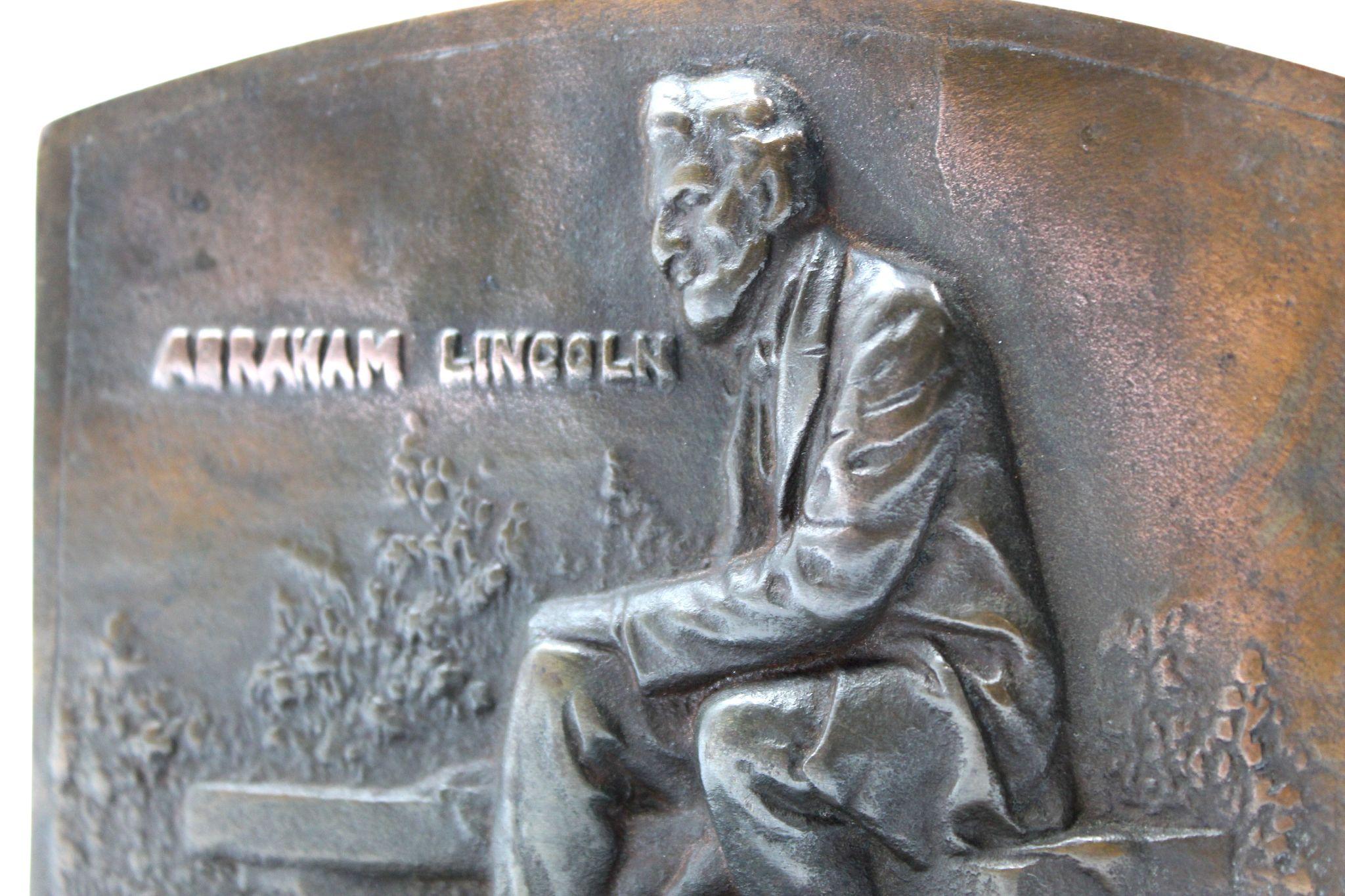 Vintage Abraham Lincoln Seated Bookends In Good Condition For Sale In Colorado Springs, CO