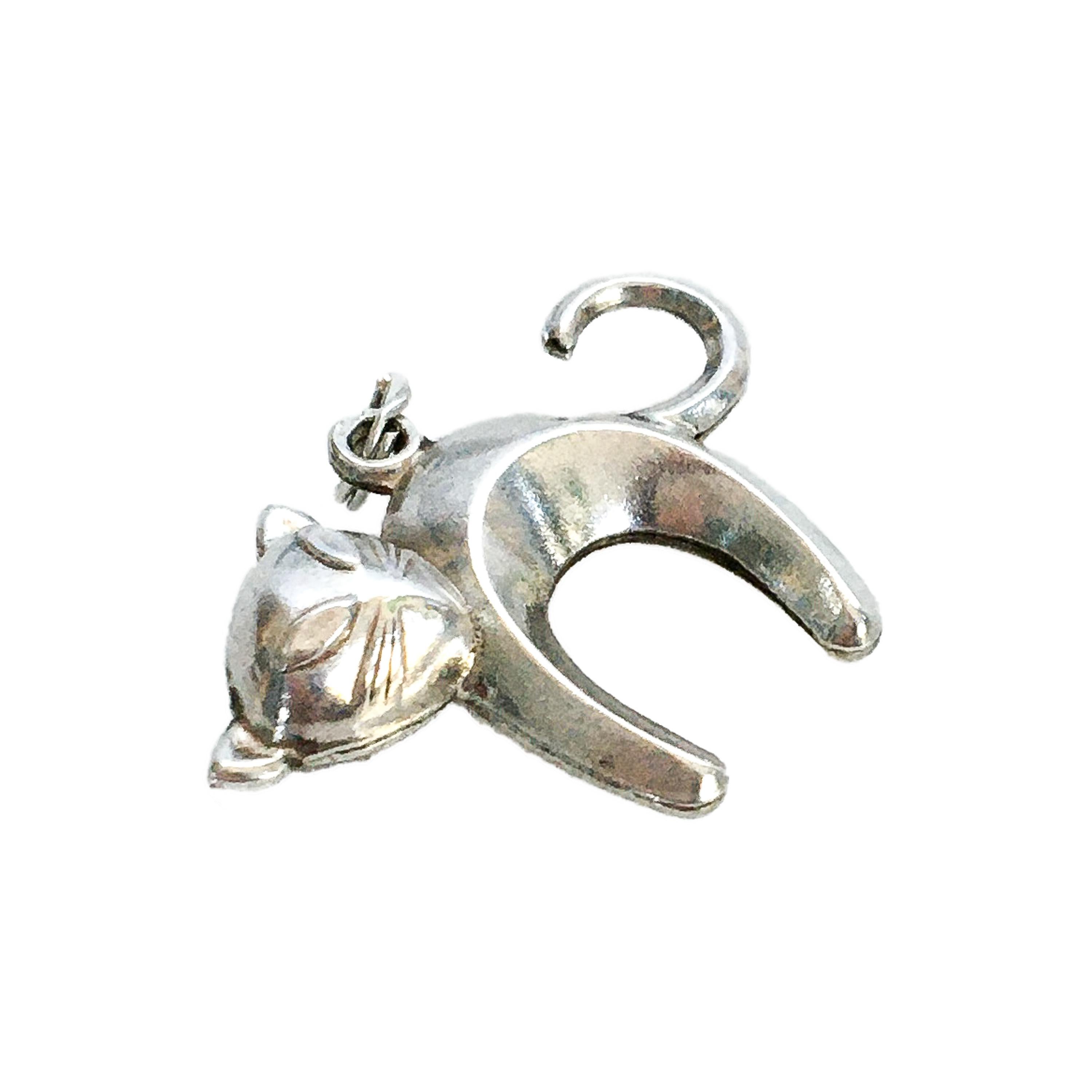 Vintage Abstract Arched Cat Silver Charm Pendant In Good Condition In Rotterdam, NL