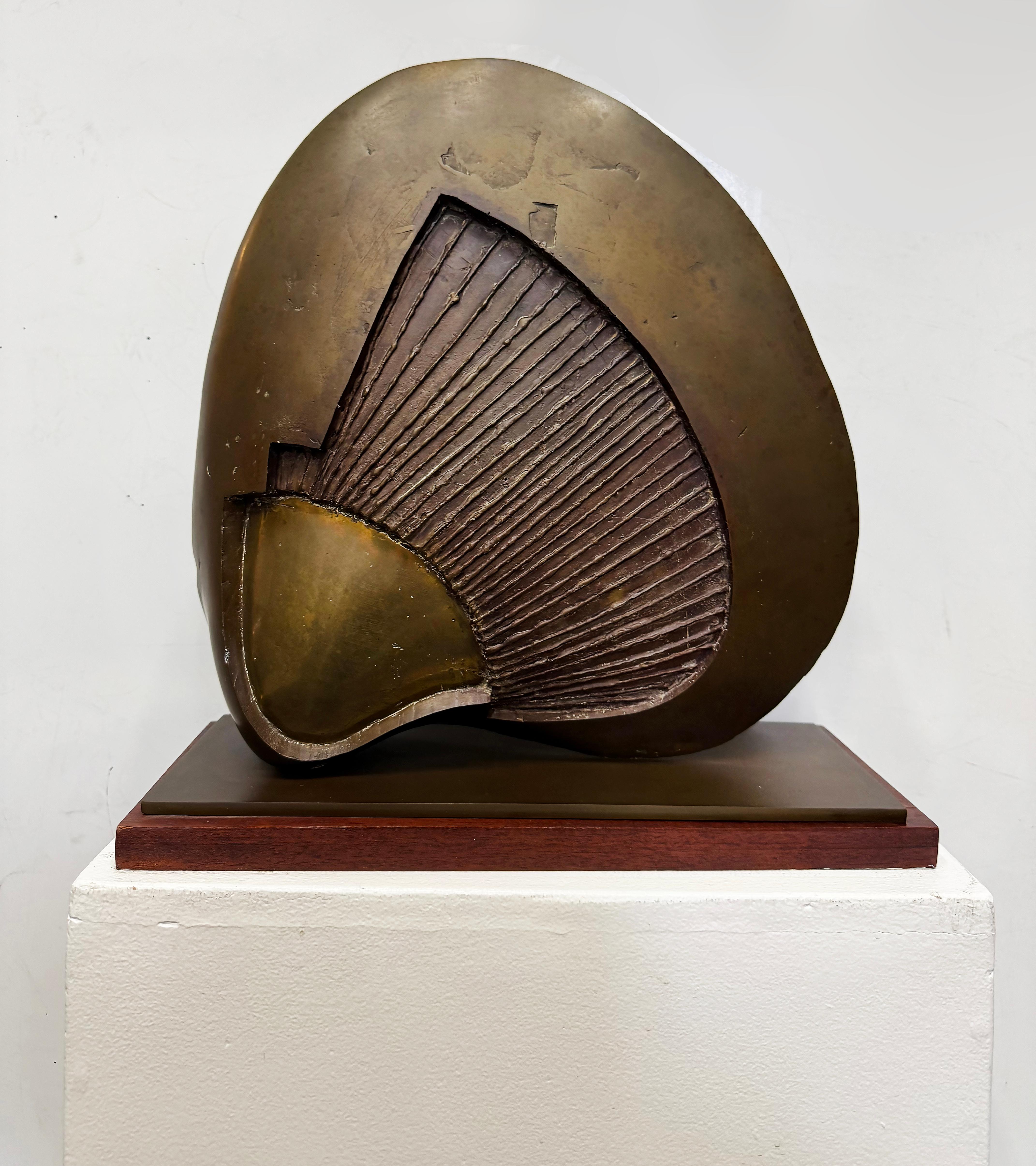 Scultura astratta brutalista in bronzo d'epoca, stile Esa Fedrigolli, con piedistallo

In vendita c'è una grande e consistente scultura astratta in bronzo degli anni '80 che poggia su una base ed è stata montata su un grande piedistallo costruito in