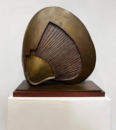 Scultura astratta brutalista in bronzo d'epoca, stile Esa Fedrigolli, con piedistallo