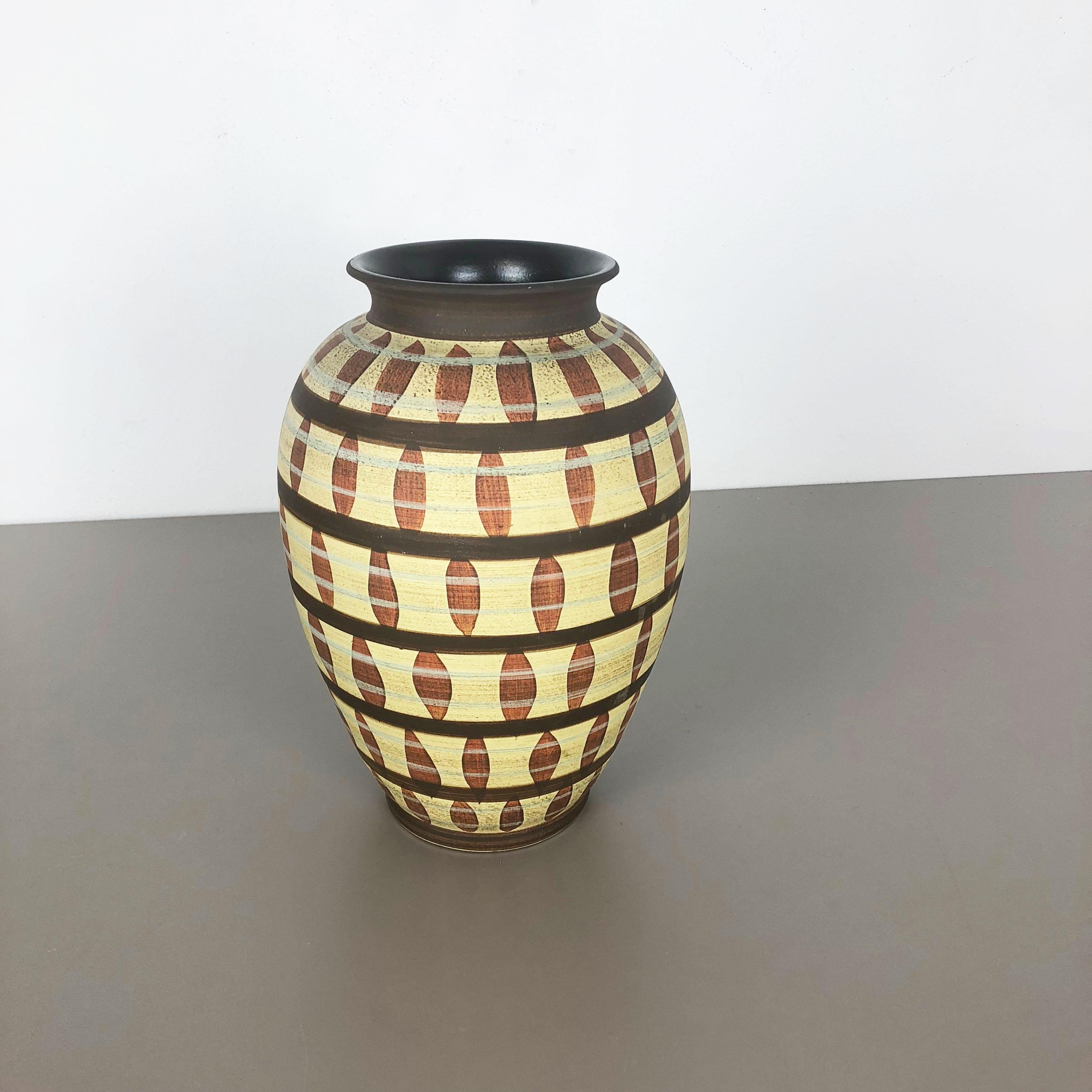 Article:

Pottery ceramic vase


Producer:

Simon Peter Gerz, Germany


Decade:

1950s



Description:

Original vintage 1950s pottery stoneware ceramic vase in Germany. High quality German production with a nice abstract