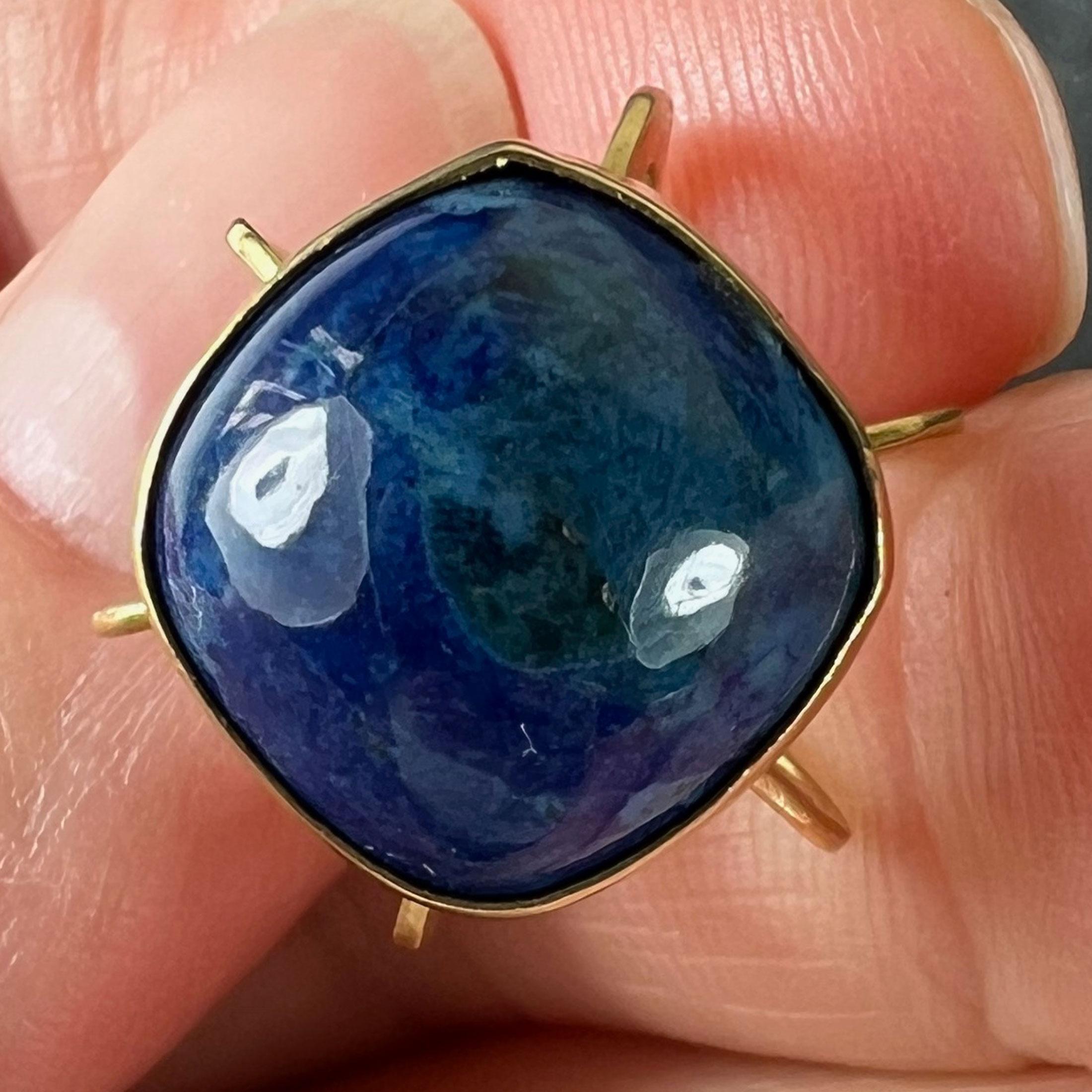 Pendentif en or jaune 18 carats avec breloque en lapis suisse Vintage Abstract Crown en vente 3