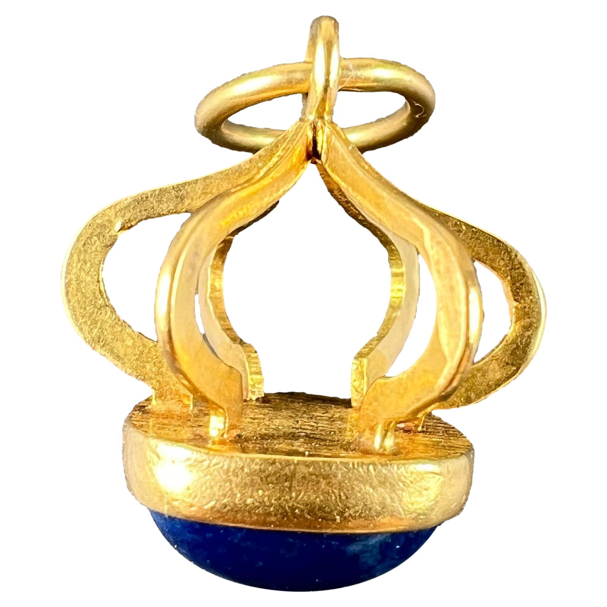 Pendentif en or jaune 18 carats avec breloque en lapis suisse Vintage Abstract Crown en vente