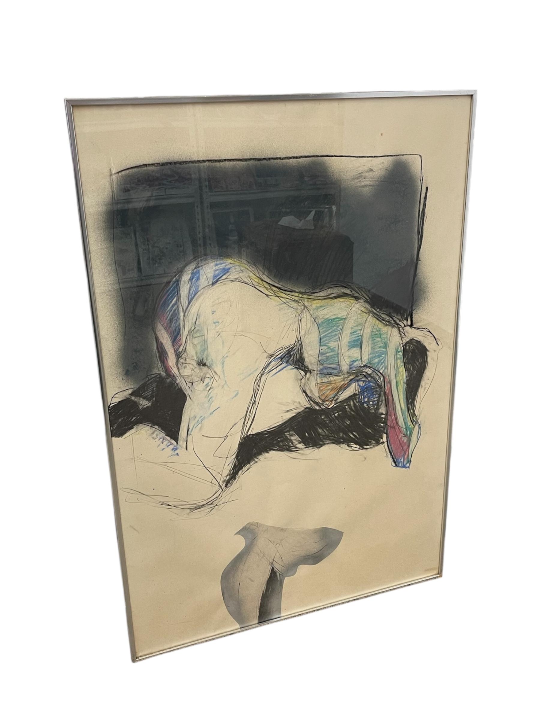 Großformatiges Vintage-Mischtechnik-Kunstwerk auf Papier, das eine abstrahierte, kniende menschliche Form darstellt, die in ausdrucksstarken Graphit- und farbigen Pastelllinien wiedergegeben ist. Die Figur zeichnet sich durch eine dynamische