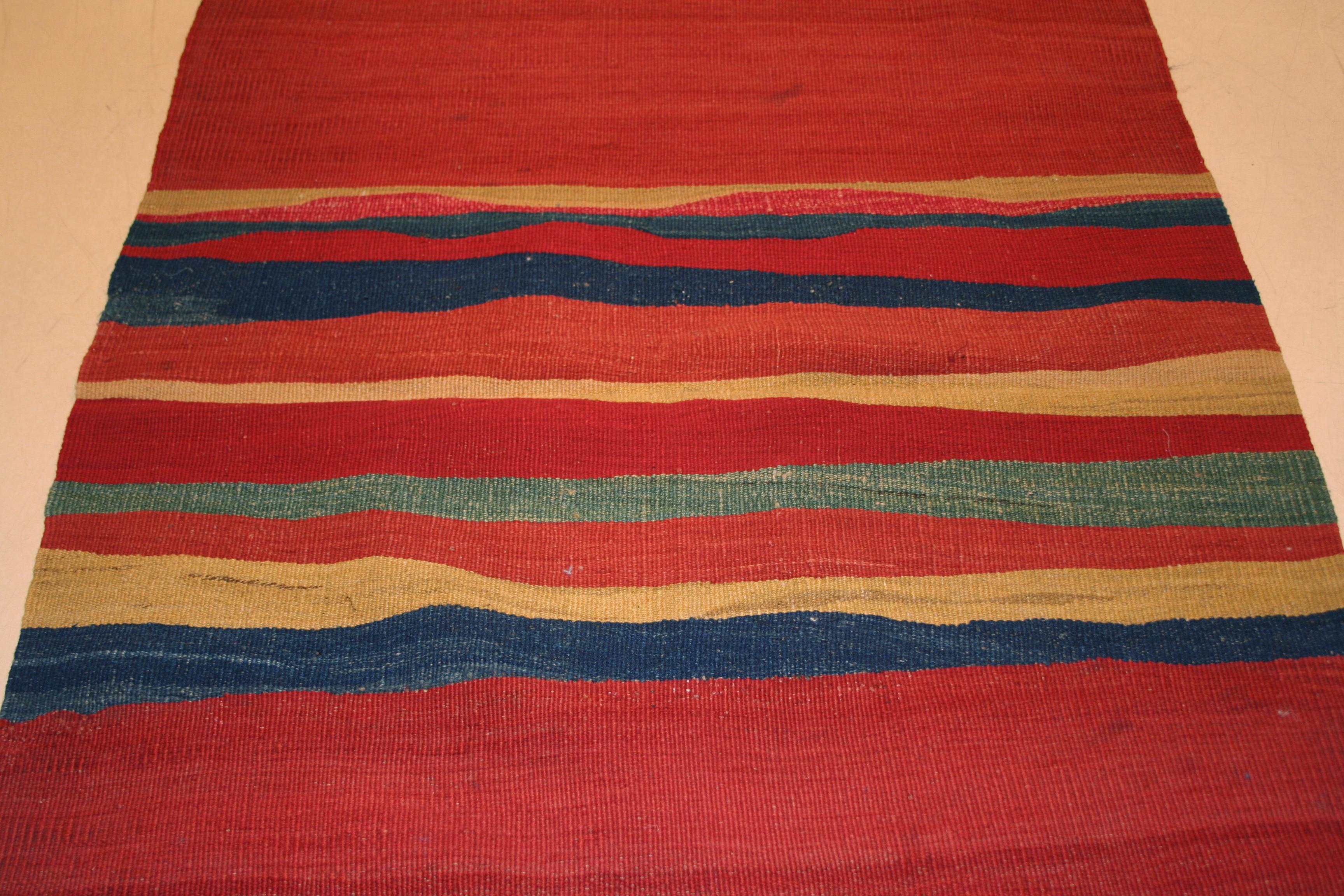 Abstrakter modernistischer Kelim-Teppich im Vintage-Stil im Zustand „Hervorragend“ im Angebot in Milan, IT