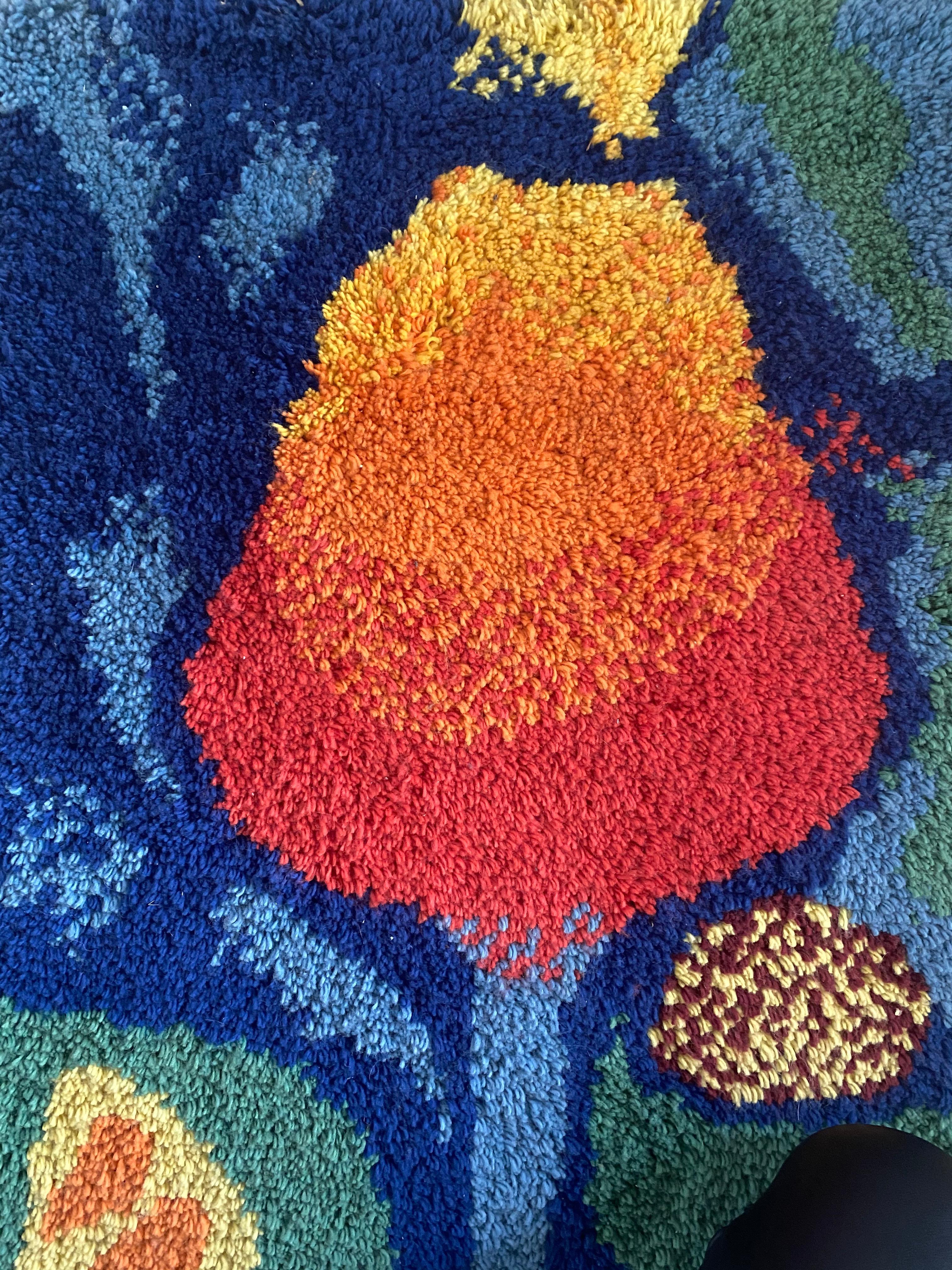 Vintage Abstract Multi-Color Czech Tapestry, Flower, circa 1970s In Good Condition For Sale In Schagen, NL