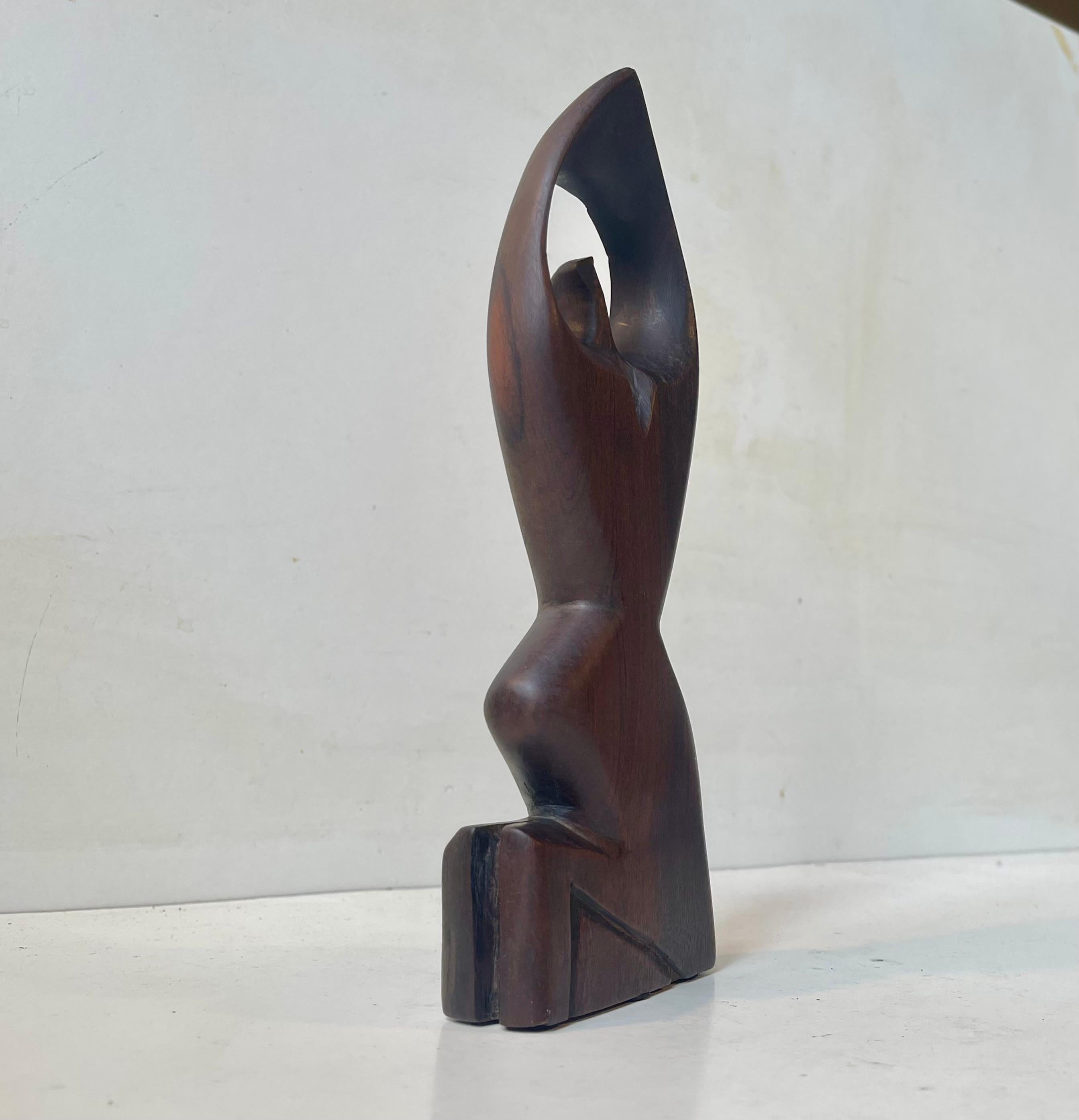 Fine XX secolo Scultura astratta vintage in teak di donna in posizione yoga, anni '70 in vendita