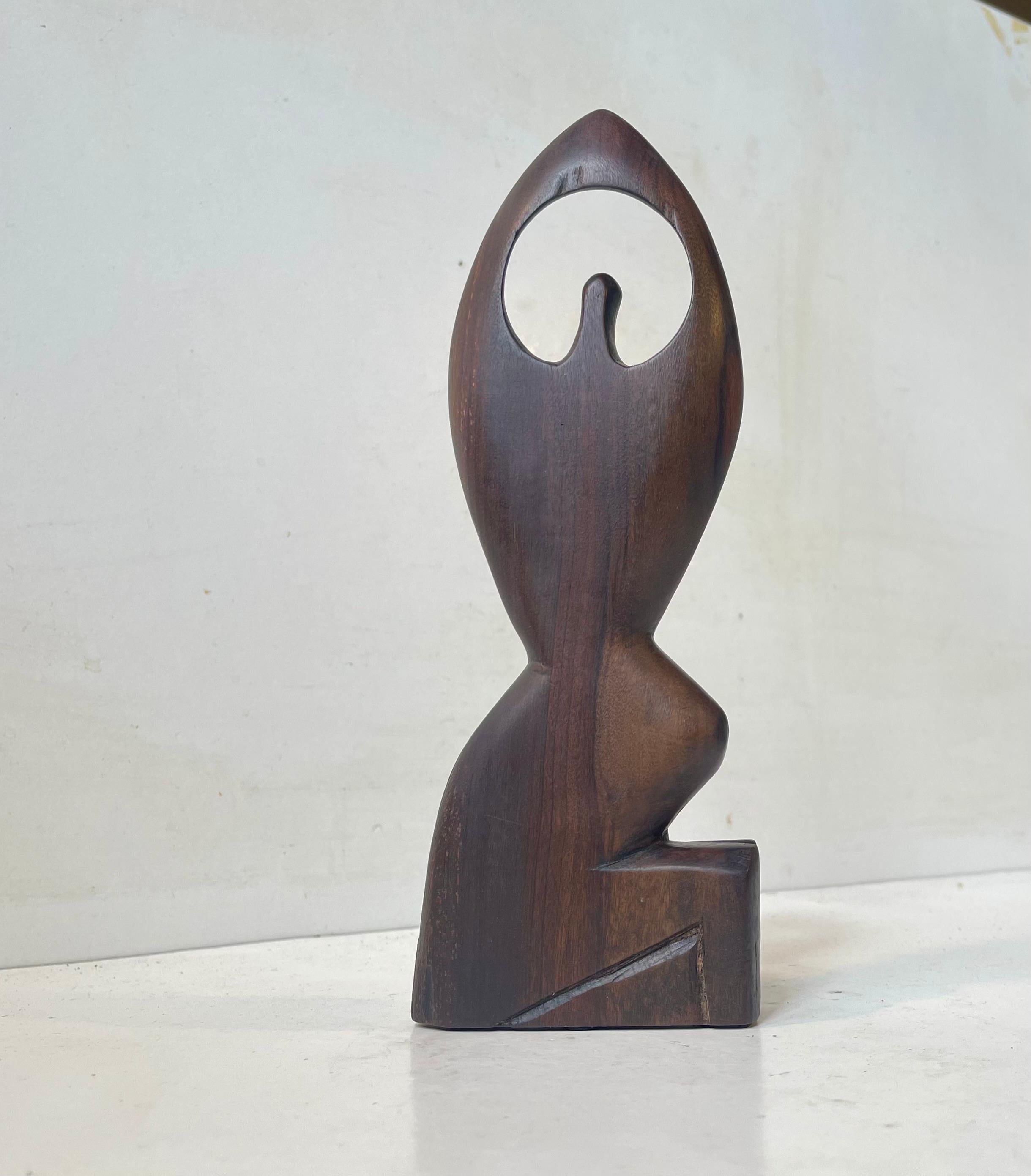 Scultura astratta vintage in teak di donna in posizione yoga, anni '70 in vendita 2