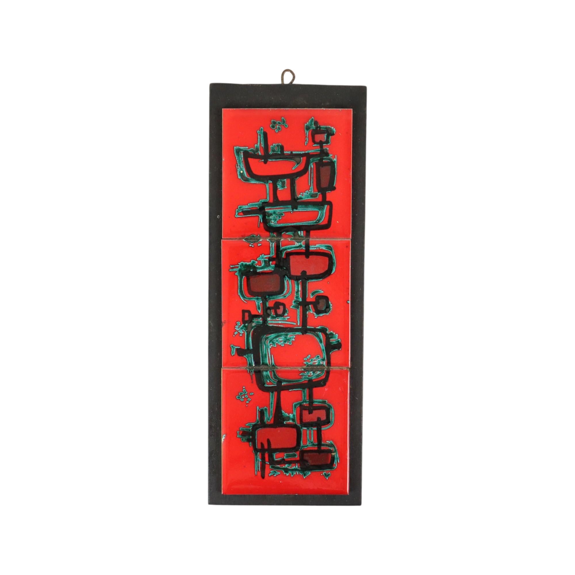Cooler Vintage-Wandschmuck, glasierte rote, schwarze und türkisfarbene Keramik auf Holz, ca. 60-70er Jahre, unsigniert, ganz im Stil von Juliette Belarti oder Perignem.

Dieses schöne 2er-Set hat abstrakte Formen und Muster, sie bestehen jeweils aus