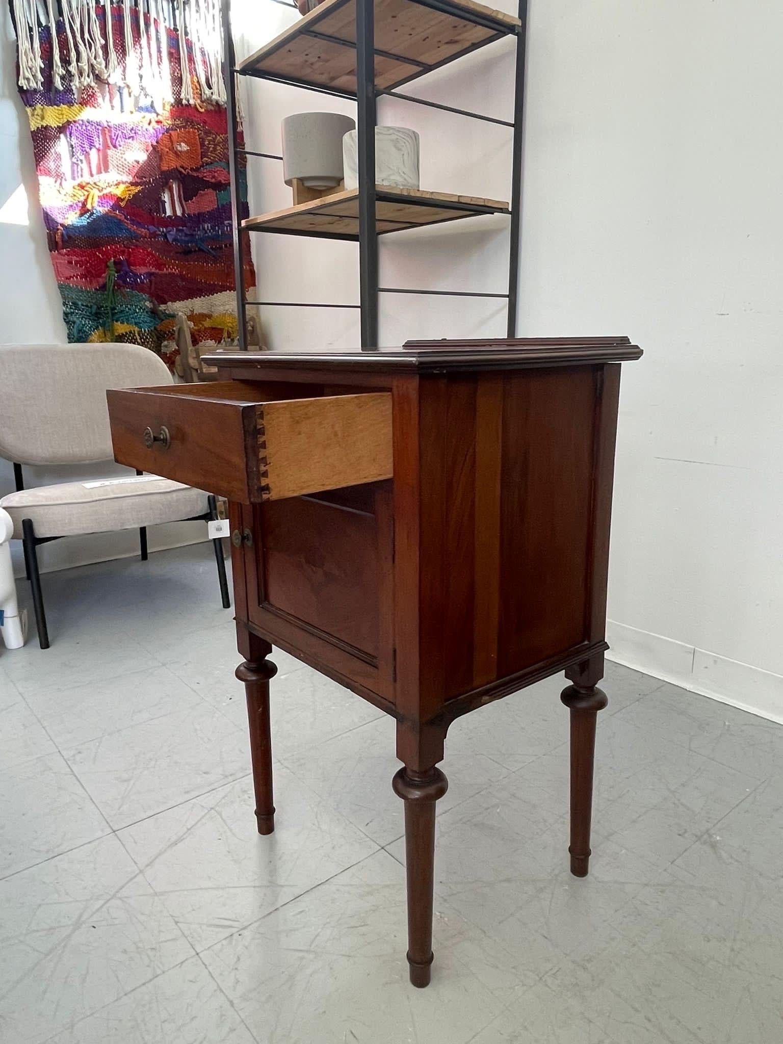 Vintage Accent Table With Dovetail Details Uk Import For Sale 4