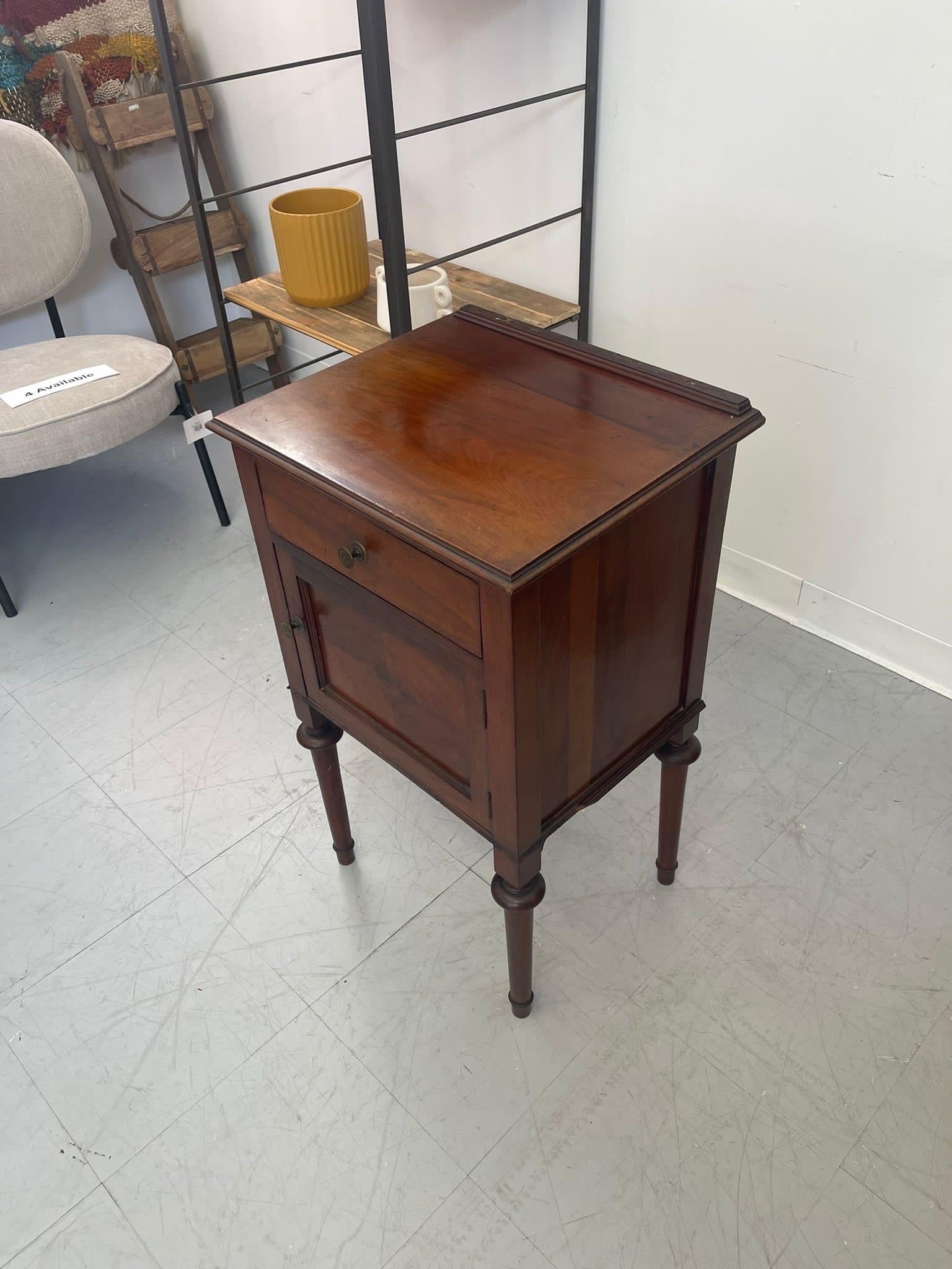 Late 20th Century Vintage Accent Table With Dovetail Details Uk Import For Sale