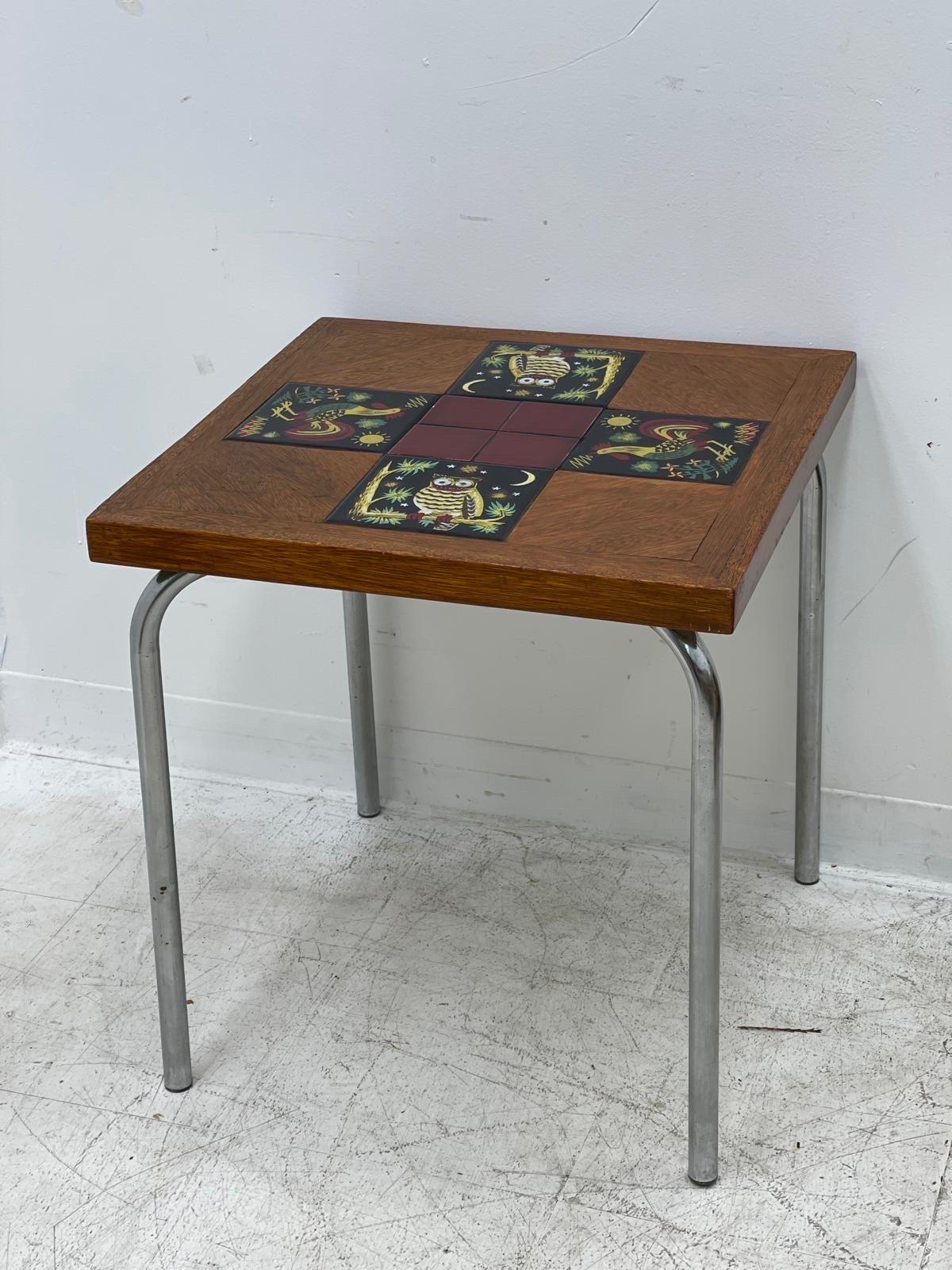 Table d'appoint vintage avec plateau en carreaux en vente 1