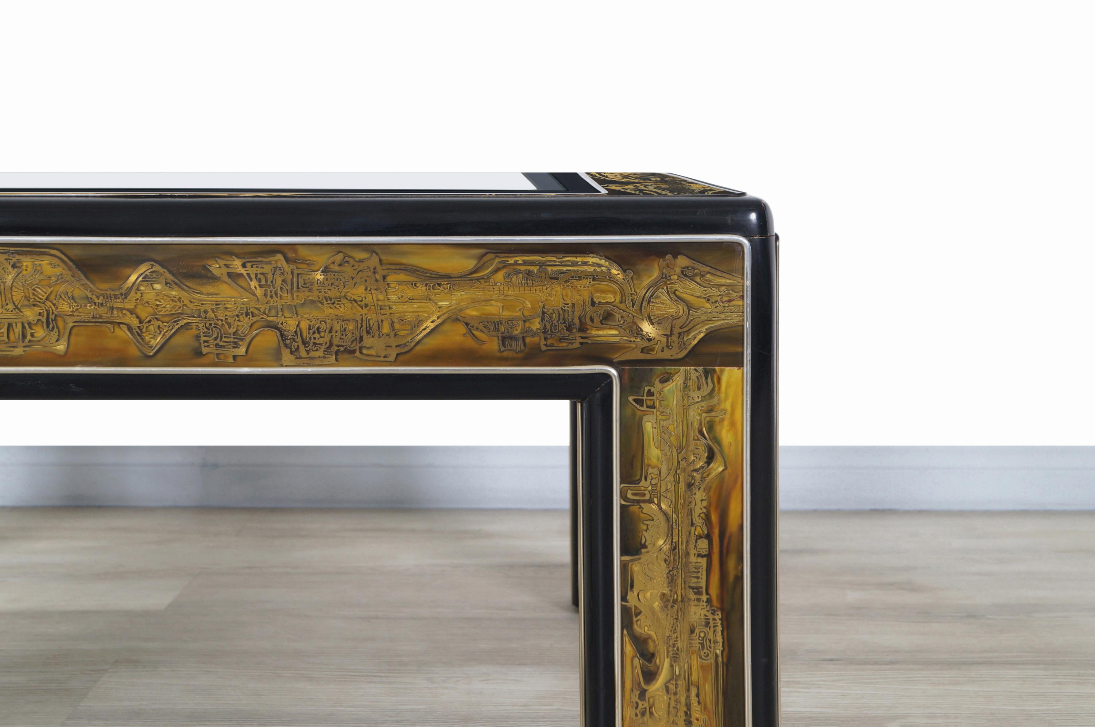 Mid-Century Modern Table basse vintage en laiton gravé à l'acide de Bernard Rohne pour Mastercraft en vente