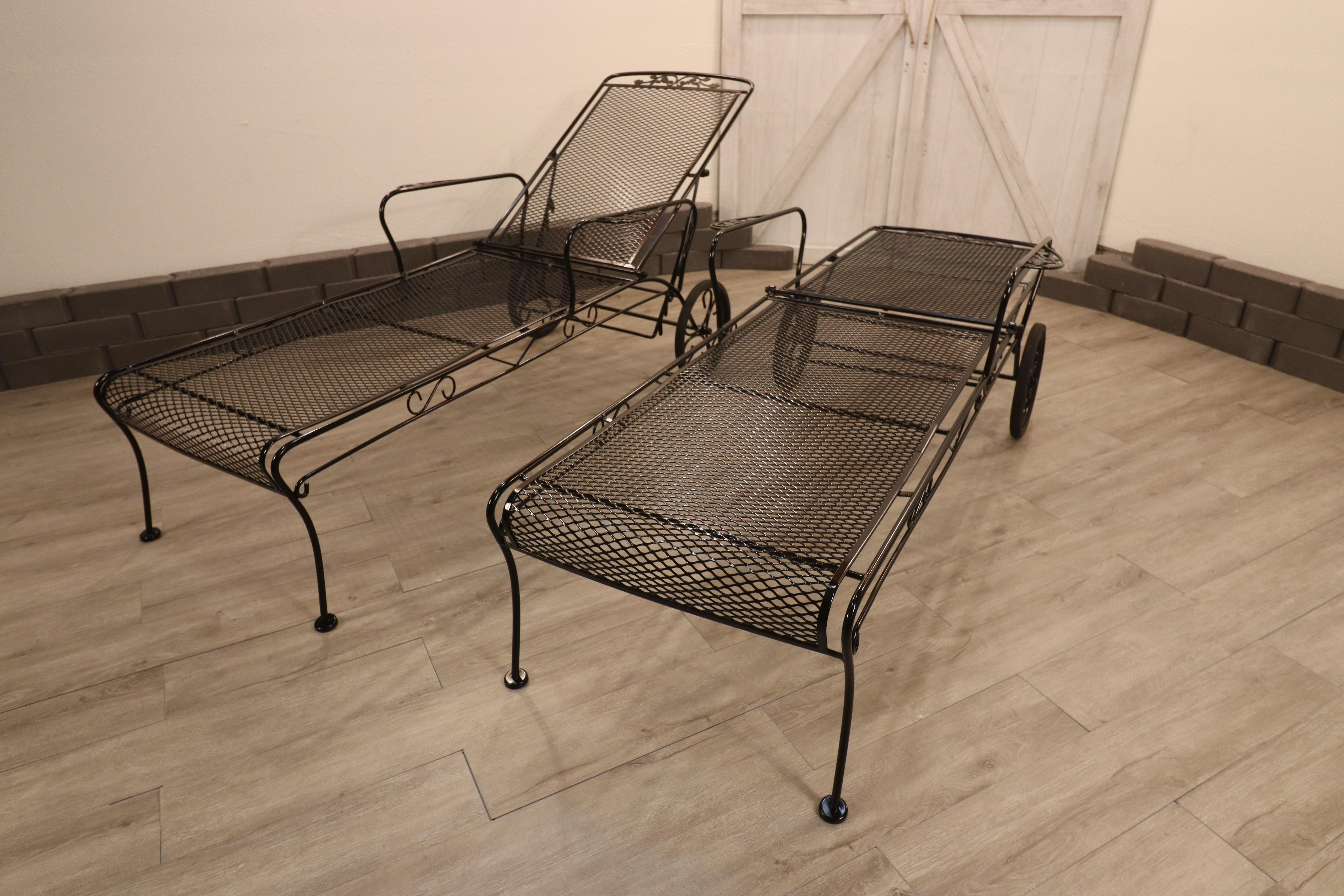 Chaises longues vintage en fer forgé avec glands et feuilles de chêne en vente 2