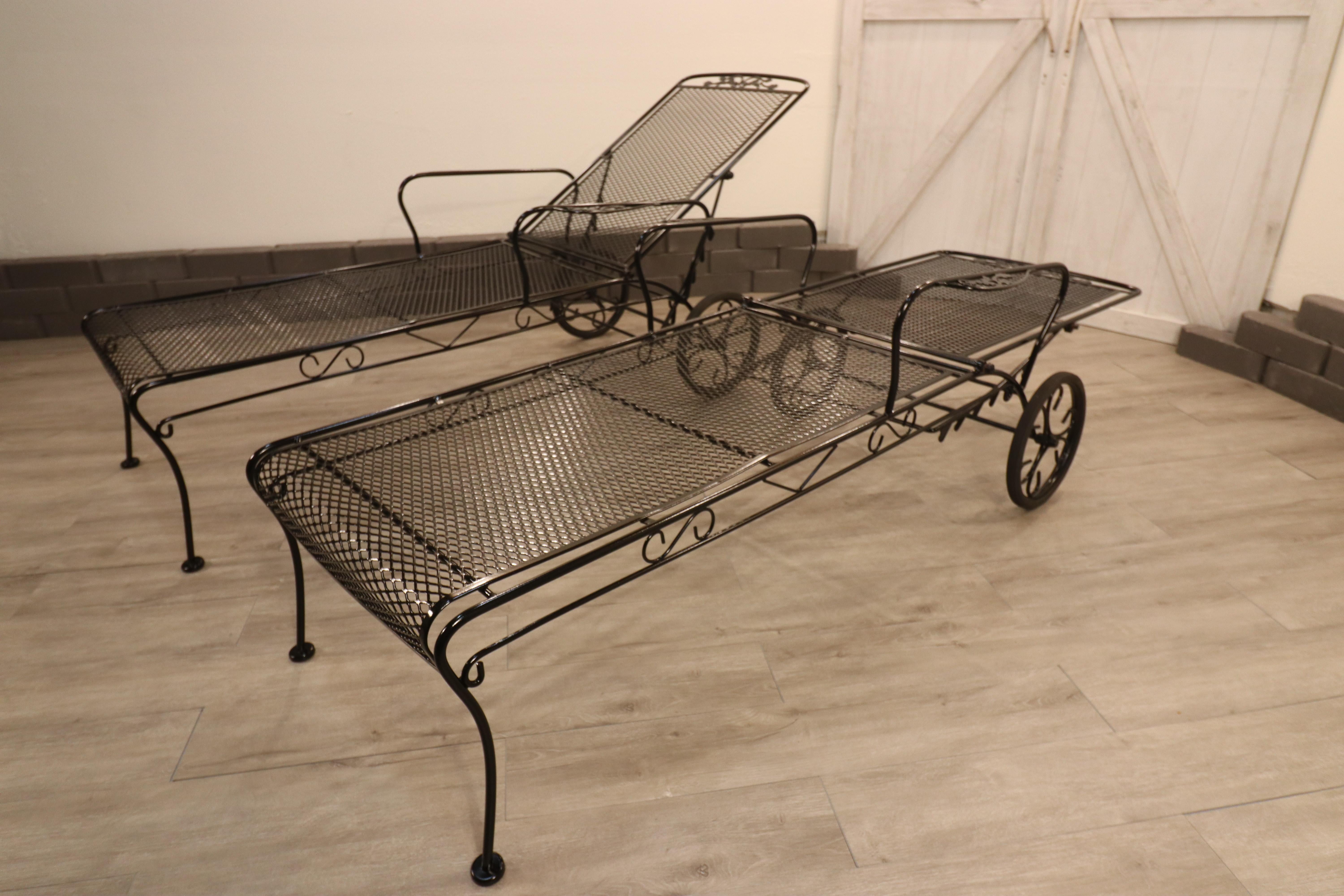 Chaises longues vintage en fer forgé avec glands et feuilles de chêne en vente 3