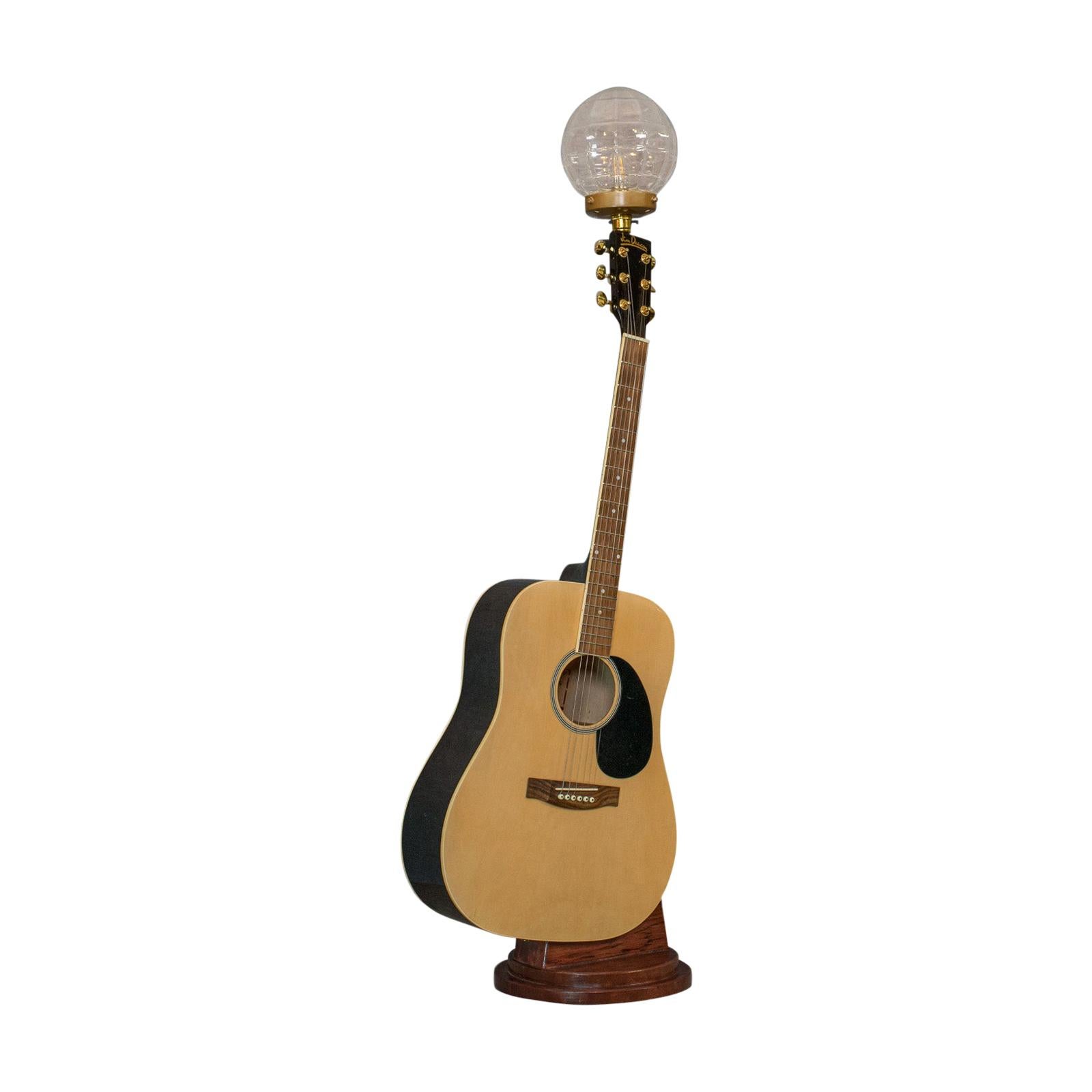 Vintage:: lampe guitare acoustique:: anglais:: sur mesure:: fait main:: Jim Deacon:: verre