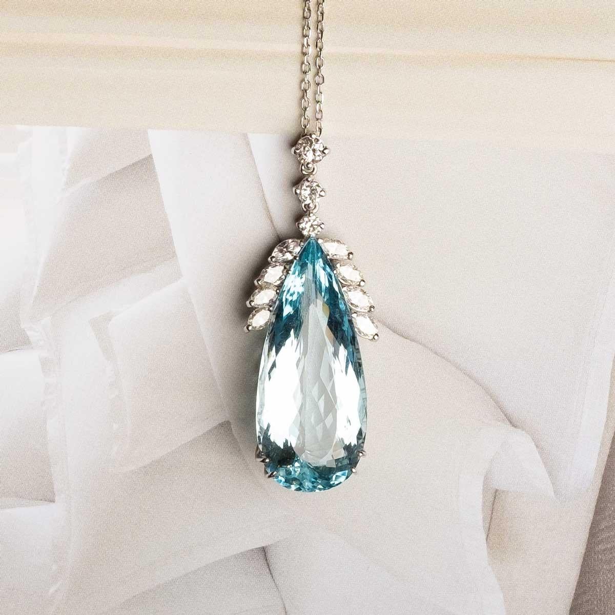 Collana a goccia con acquamarina e diamanti vintage In condizioni buone in vendita a Milano, MI