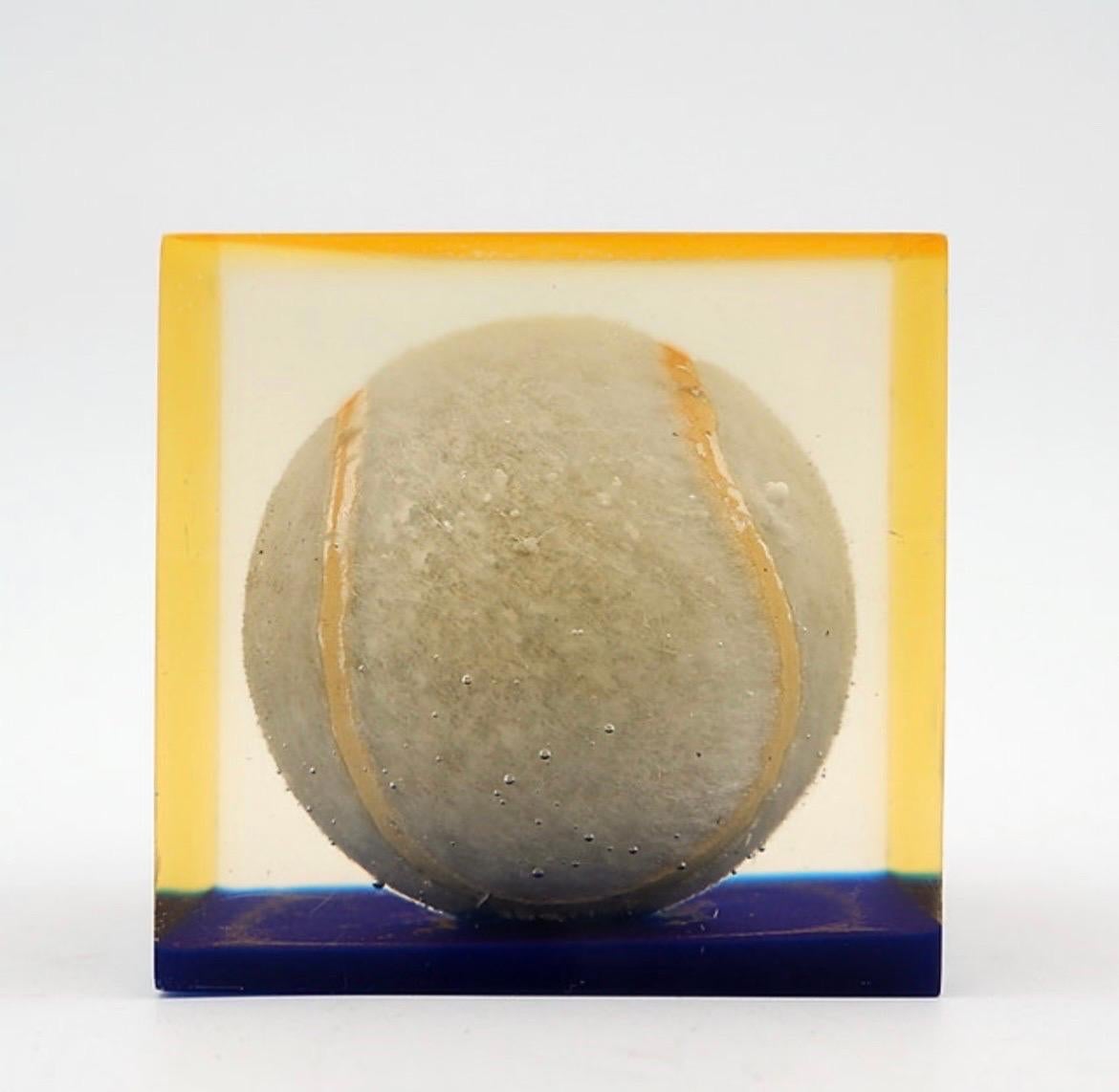 Vintage Acrylic Lucite Paperweight Encased tennis ball

Wear consistent with age and use

1970s - Desk decoration - vintage
Measures : 8cmx8cm H:8cm
