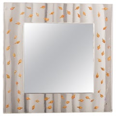 Miroir vintage en résine acrylique orné de boutons de fleurs séchées, dans le style de Kuramata