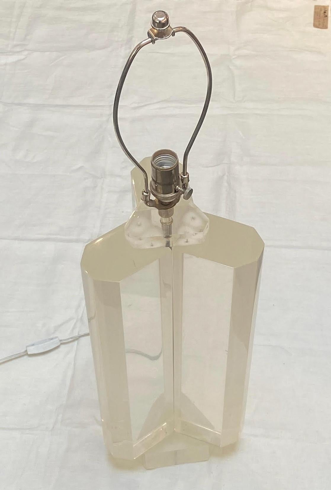 Vintage Acrylic Table Lamp For Sale 1
