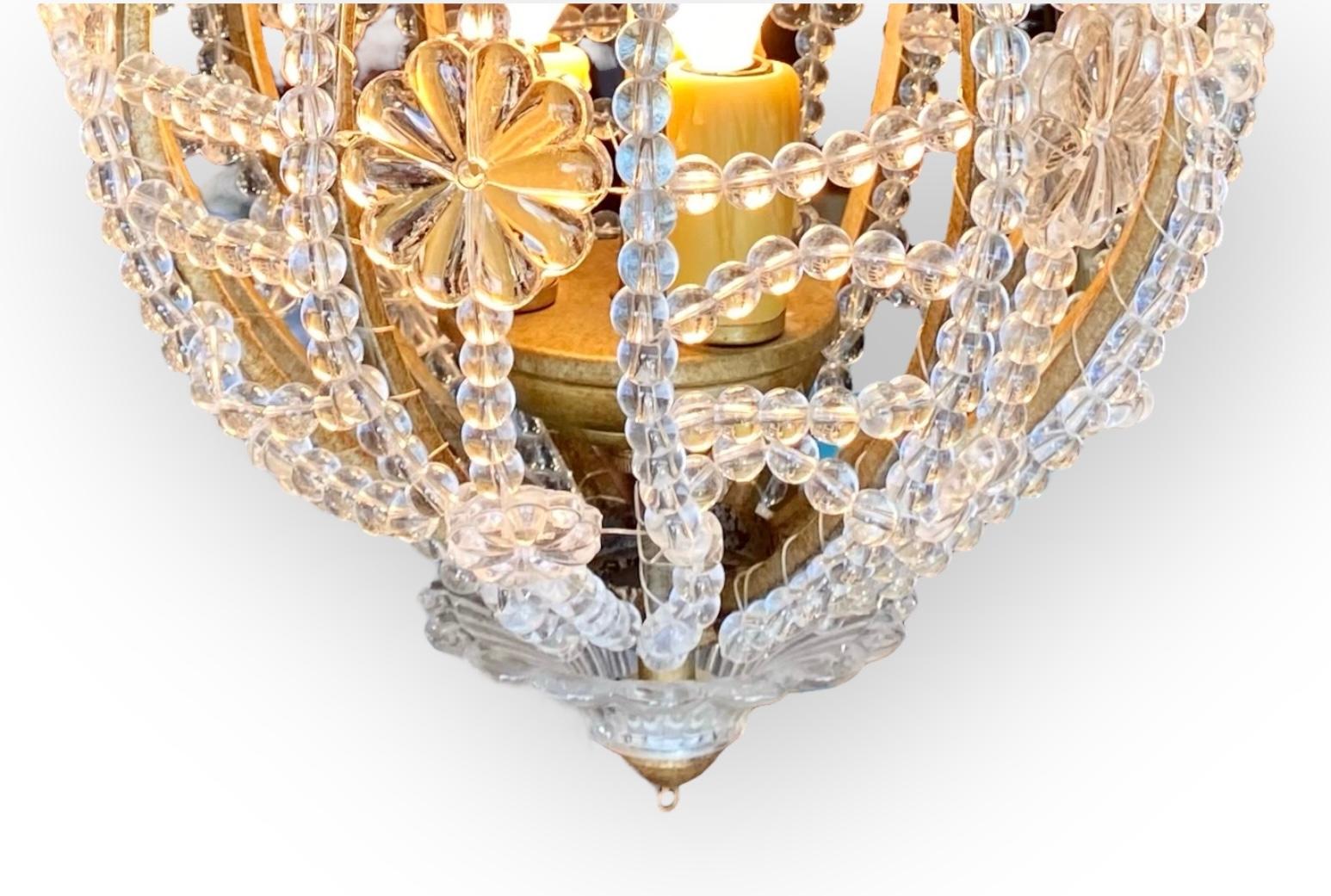 Métal Pendentif vintage en acrylique à trois lumières perlé en vente