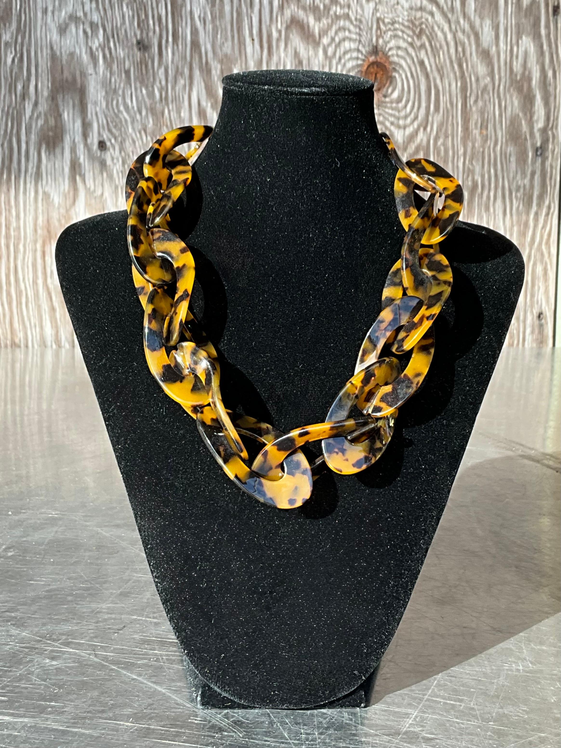 Vintage Acrylic Tortoise Necklace In Good Condition For Sale In Lake Worth Beach, FL