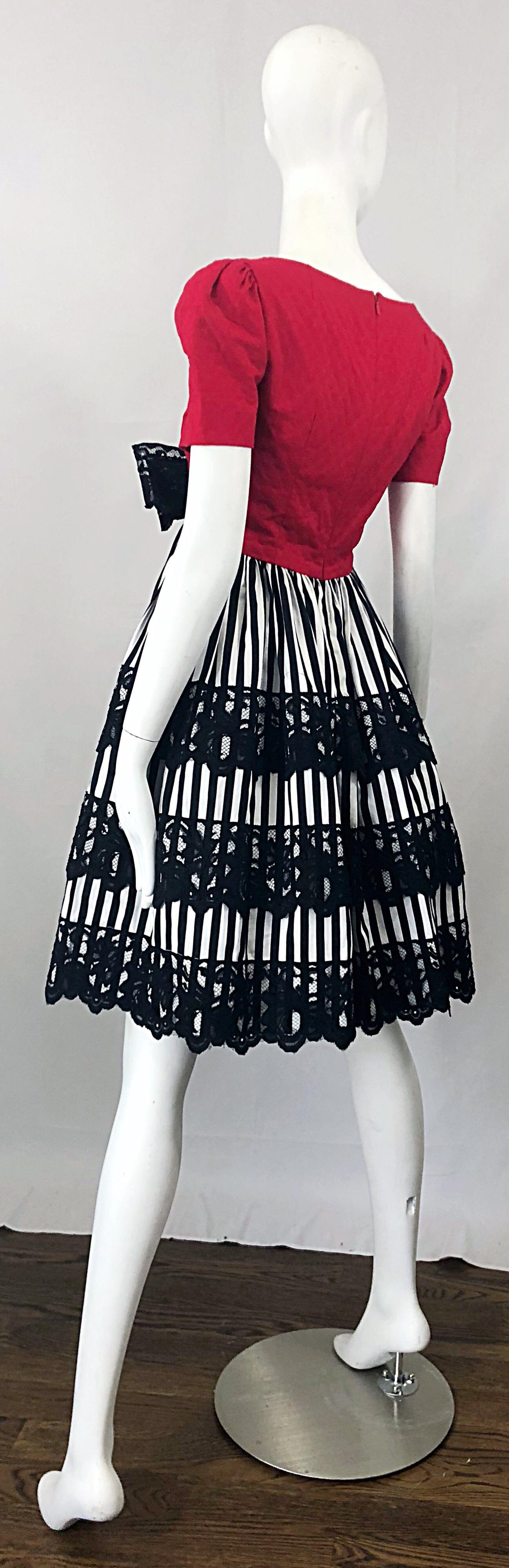Vintage Adele Simpson 1980s Red Black White Fit n' Flare Empire Bow Lace Dress For Sale 6