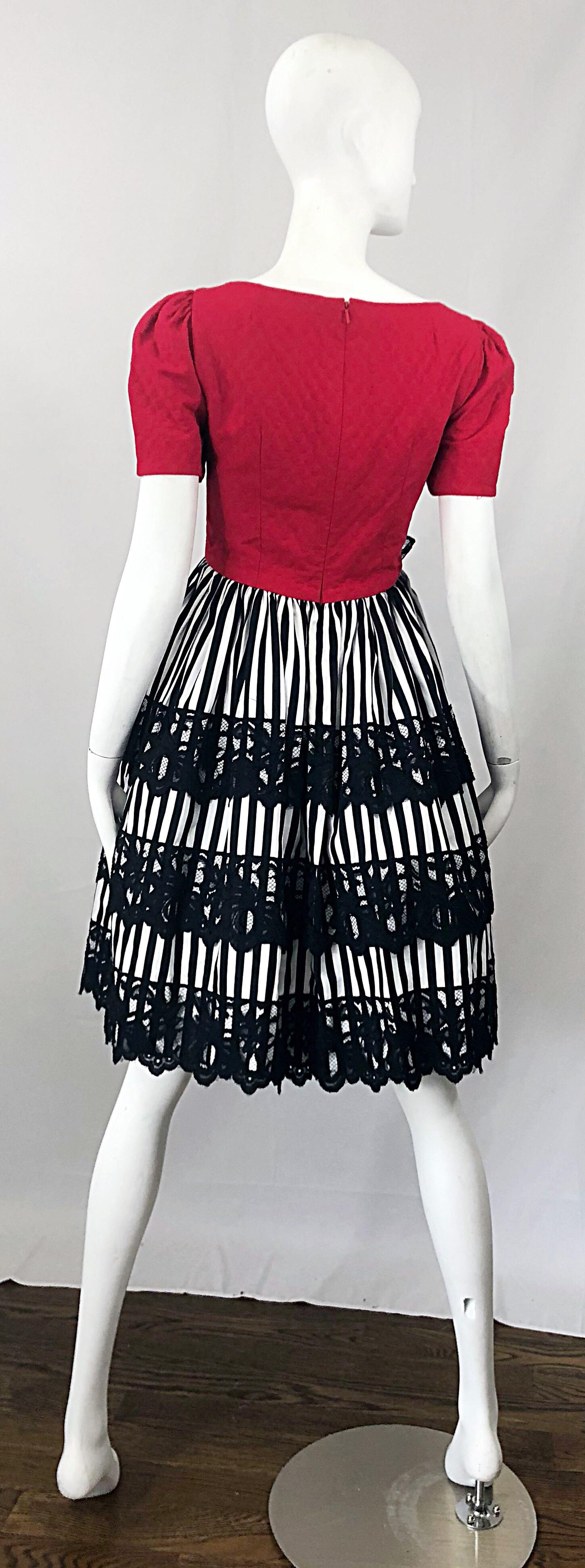 Vintage Adele Simpson 1980s Red Black White Fit n' Flare Empire Bow Lace Dress In Excellent Condition For Sale In San Diego, CA