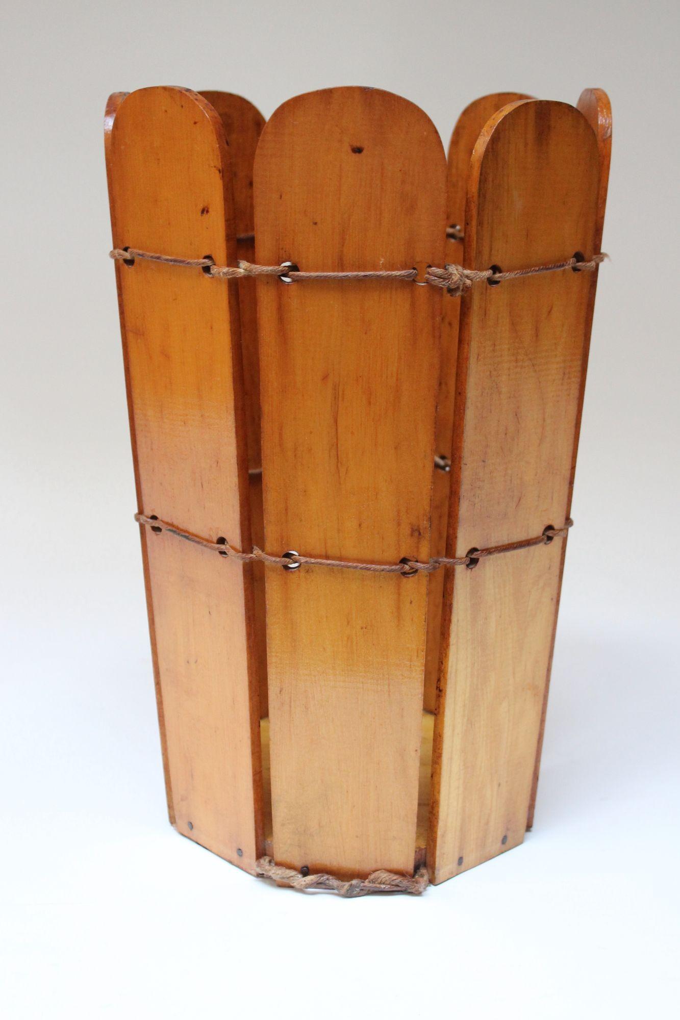 Craftsman/Adirondack style octagonal-form wastebasket (ca. 1930s, USA).
Composed of carved maple planks bound together with twine. Nails are all original and are good period examples.
Shows distressing/age-appropriate wear throughout (namely,