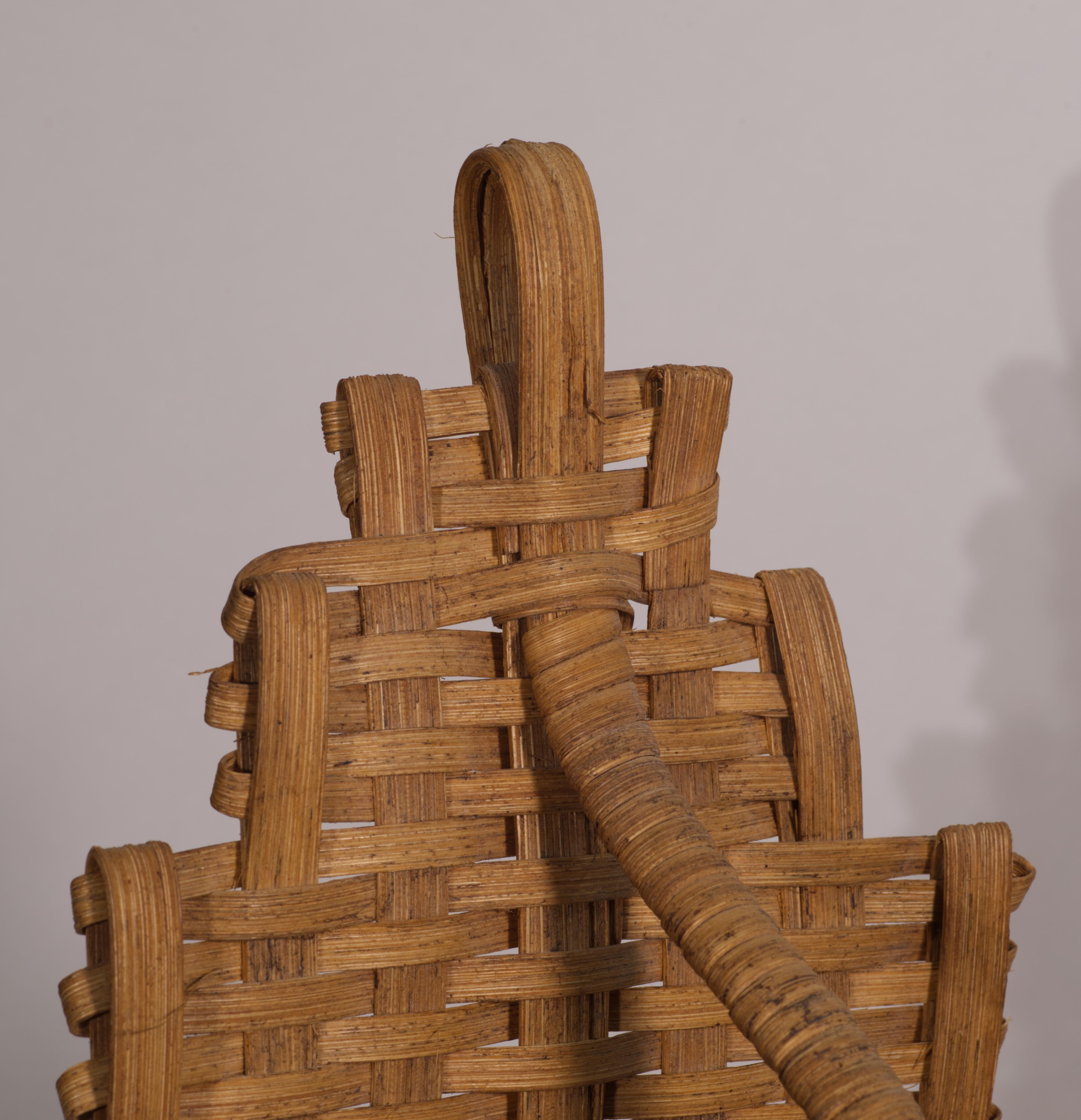 Americano Adirondack Folk Art tradizionale d'epoca, cesto portaoggetti a più livelli in vendita