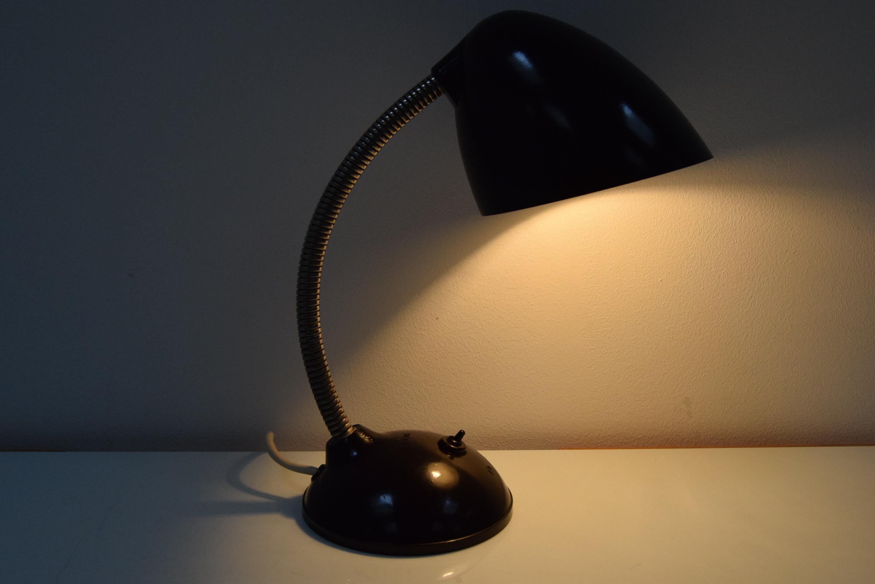 Vintage Adjustable Bakelite Table Lamp, 1950's In Good Condition For Sale In Praha, CZ