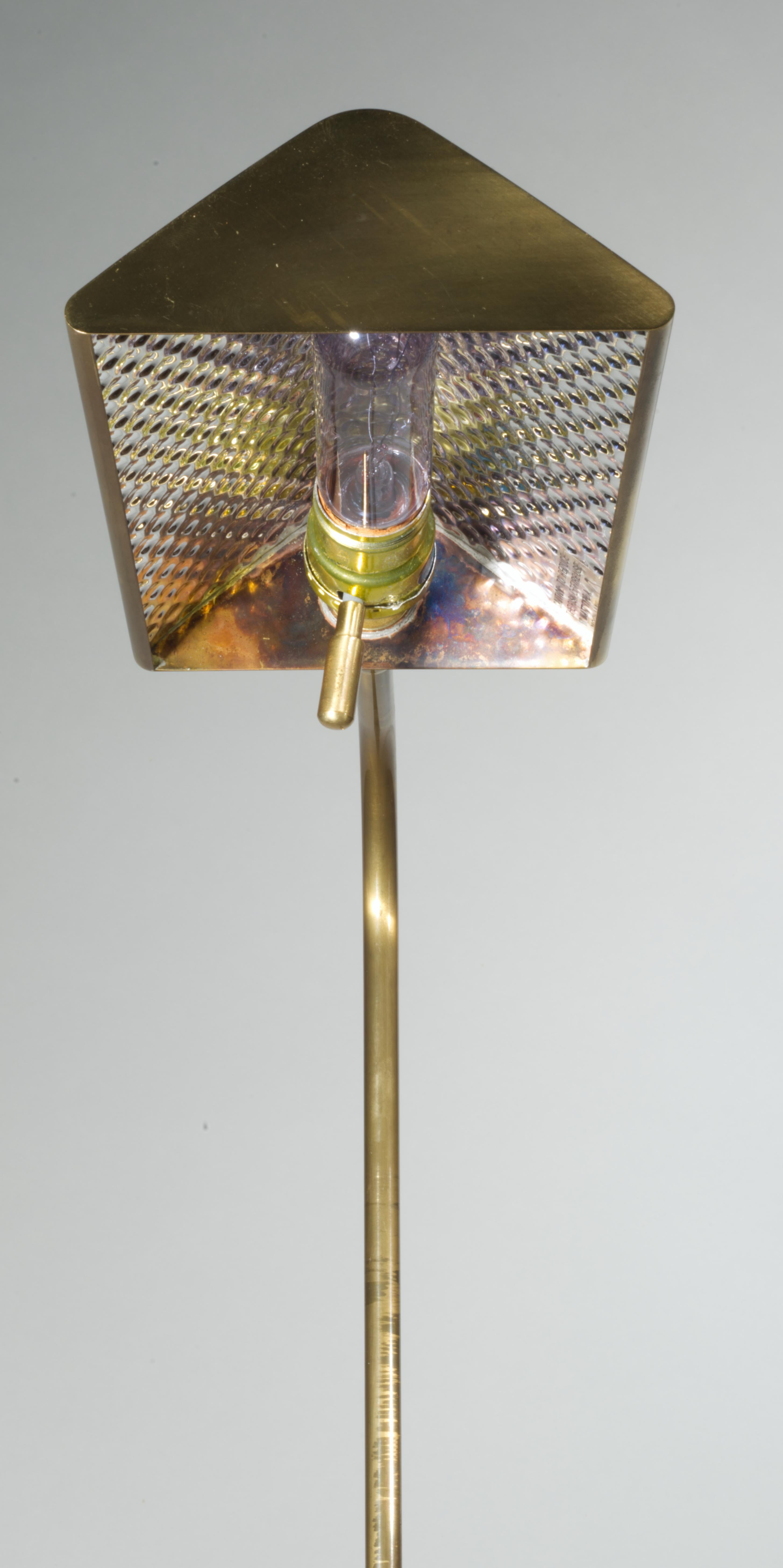 Lámpara de pie vintage ajustable de latón de Frederick Cooper Estadounidense en venta