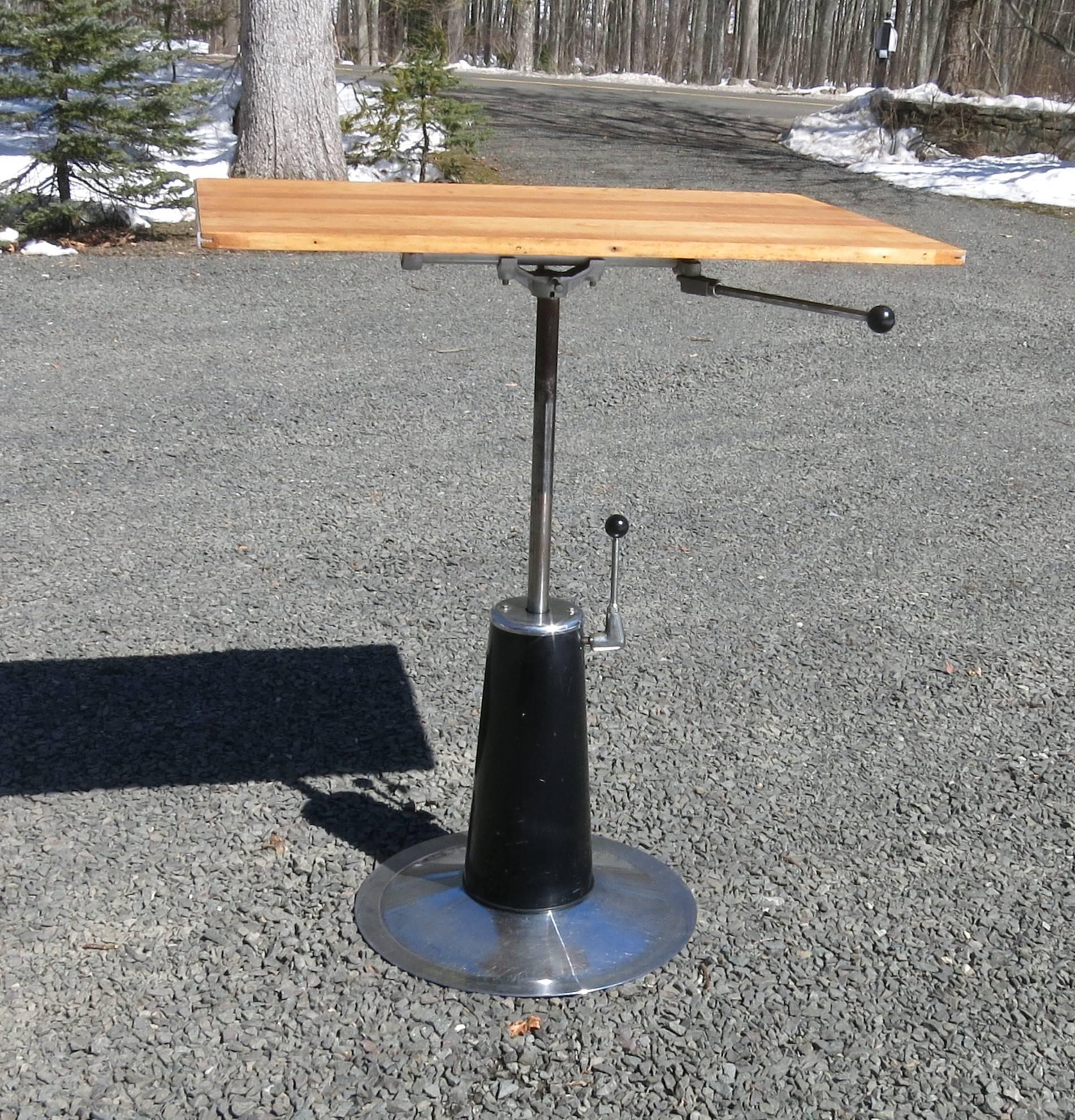 Vintage Adjustable Hydraulic Drafting Table In Good Condition In Newtown, CT