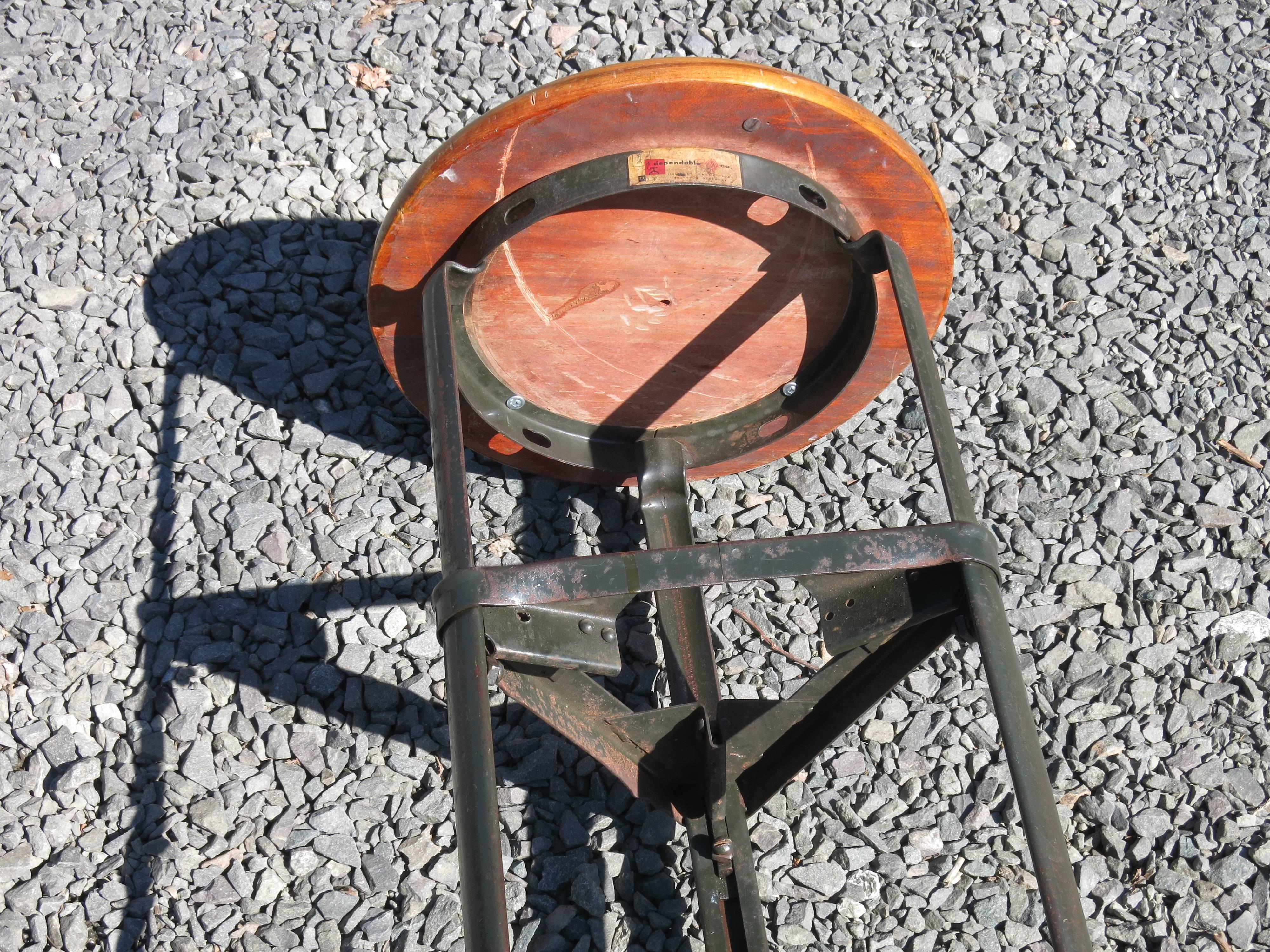 Vintage Adjustable Industrial Stool In Good Condition In Newtown, CT