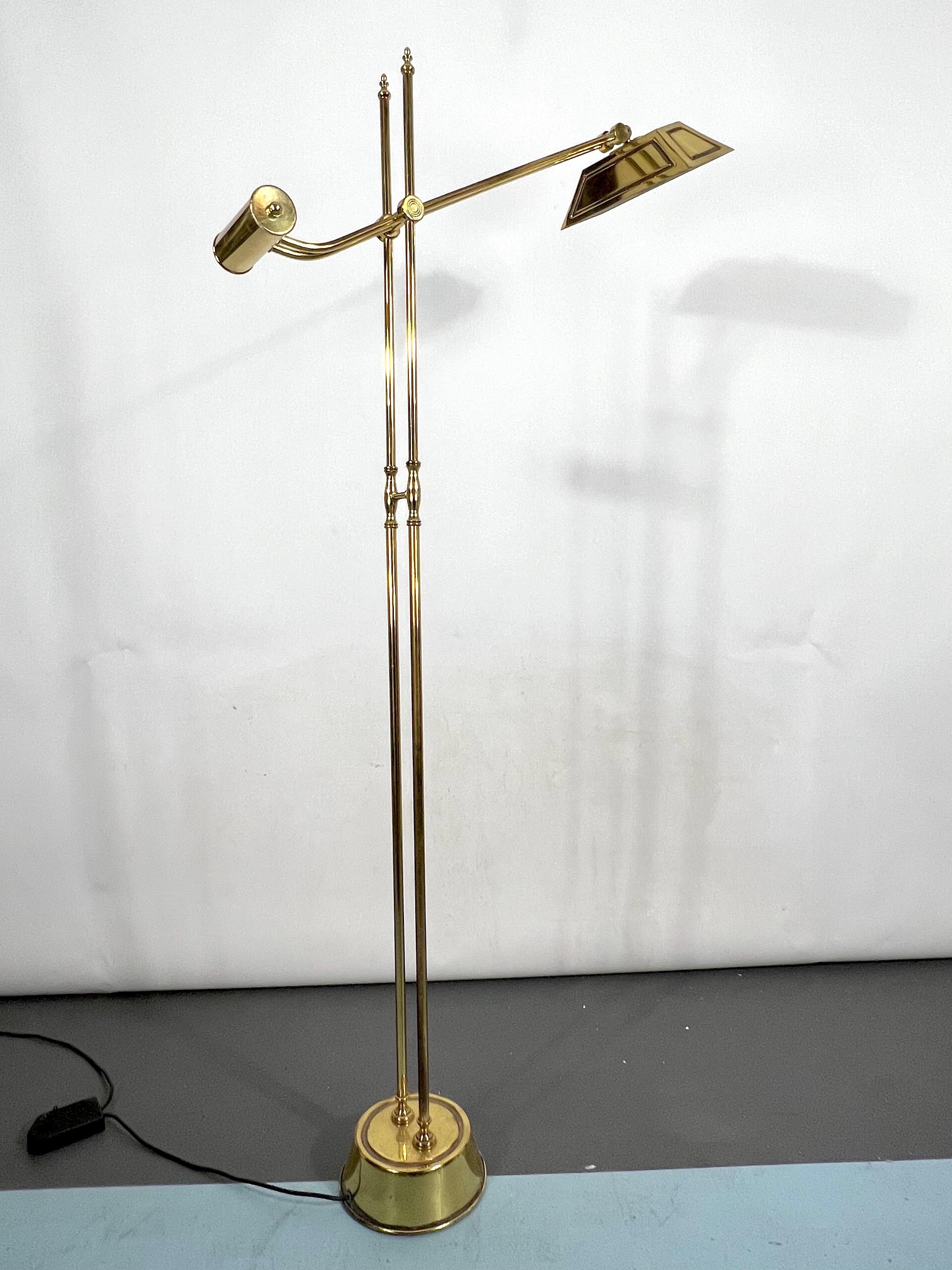 Mid-Century Modern Vintage Adjustable Italian Solid Brass Floor Lamp from 70s en vente