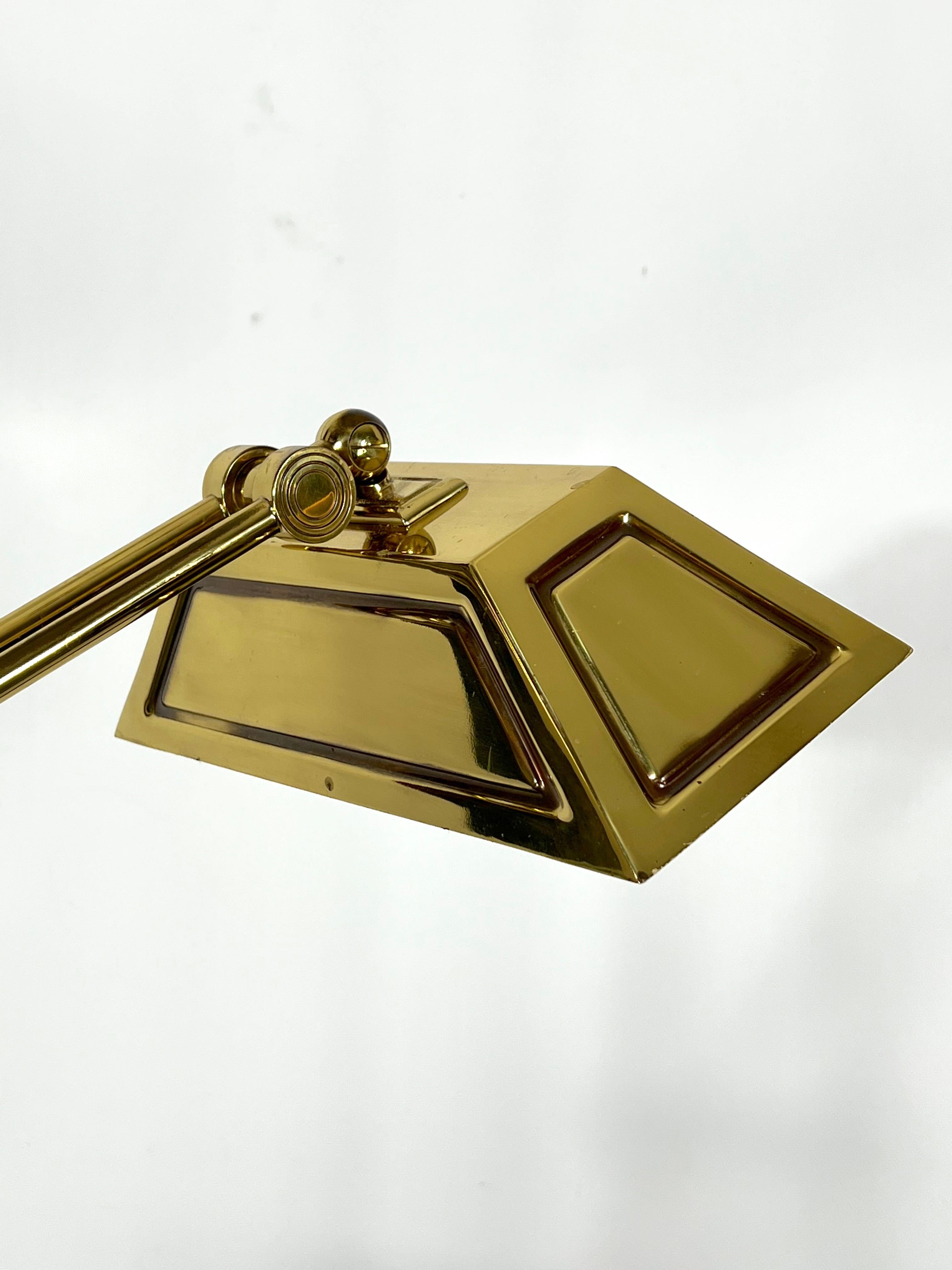 Vintage Adjustable Italian Solid Brass Floor Lamp from 70s In Good Condition For Sale In Catania, CT