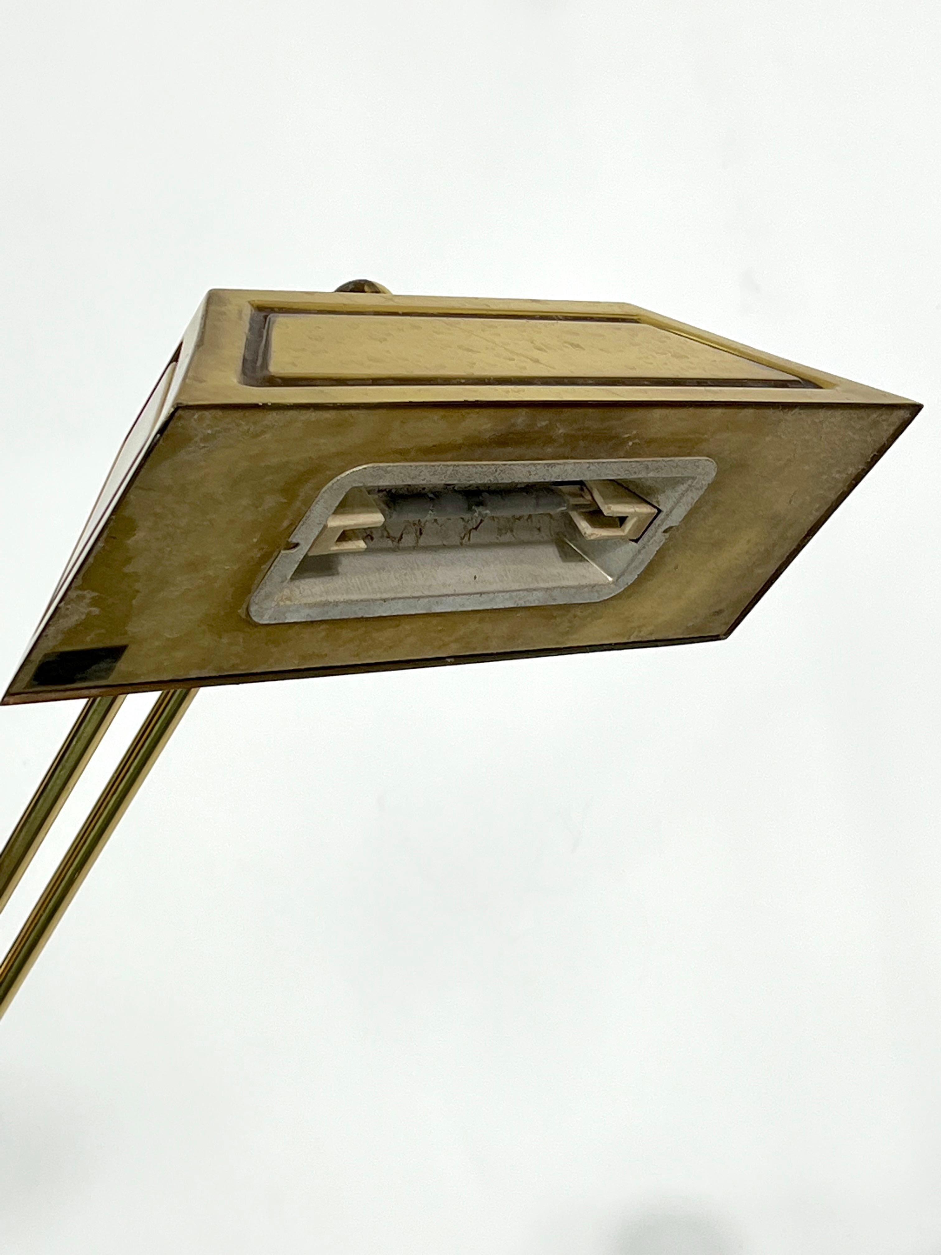 Verstellbare Vintage Italian Lamp Stehleuchte aus massivem Messing aus den 70er Jahren im Angebot 3