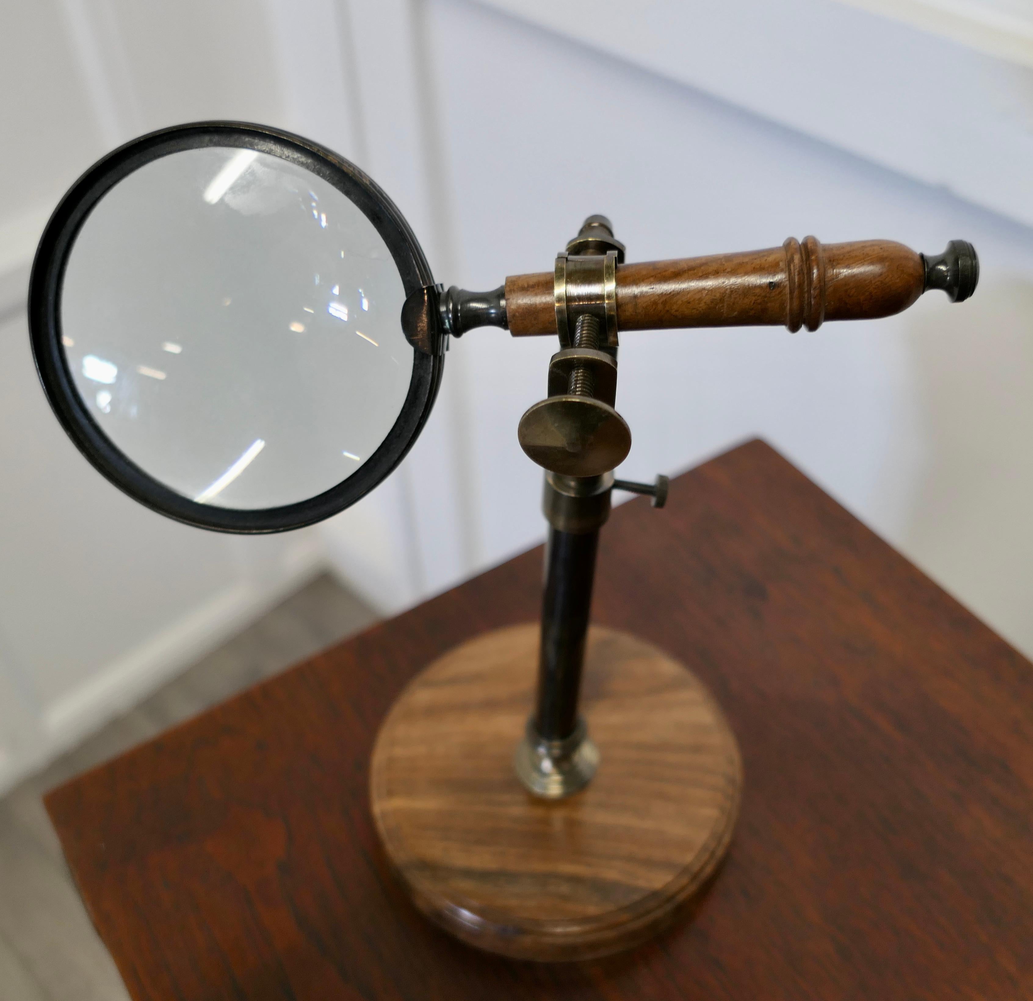 Vintage Adjustable Magnifying Glass on Stand In Good Condition In Godshill, Isle of Wight
