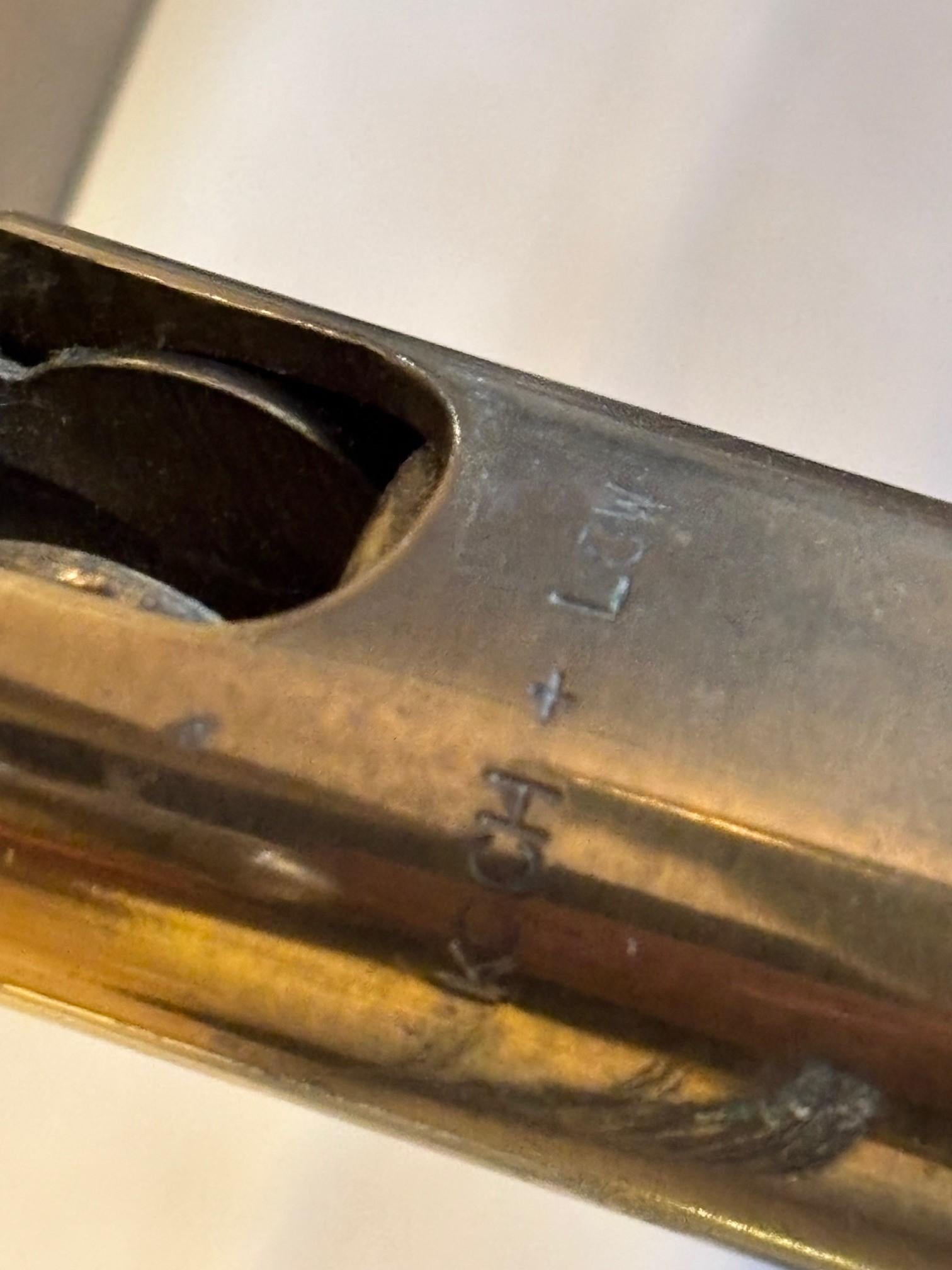 Lampada da terra per farmacia regolabile e regolabile in ottone patinato con testa girevole di Original Koch & Lowry
La lampada è dotata di una colonna regolabile che si alza da 37