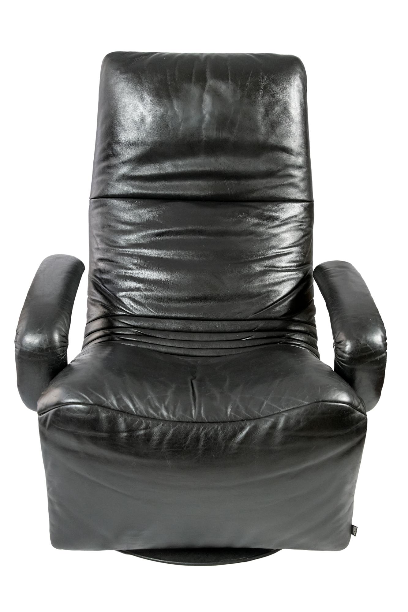 Vintage Adjustable Reclining Lounge Leather Armchair by JORI In Good Condition In Vilnius, LT