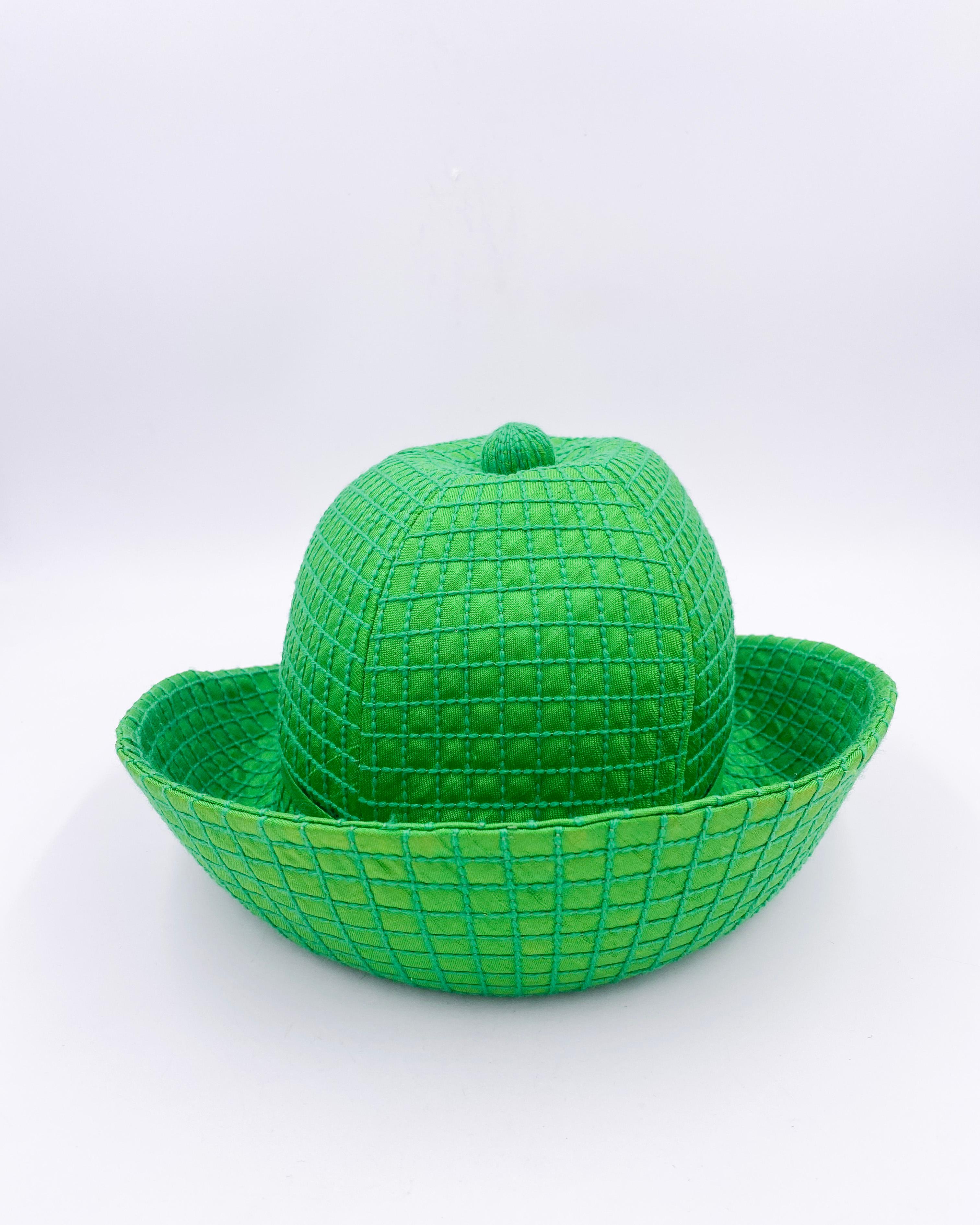 Vintage Adolfo Kelly Green Hat with Bow In Good Condition For Sale In Los Angeles, CA