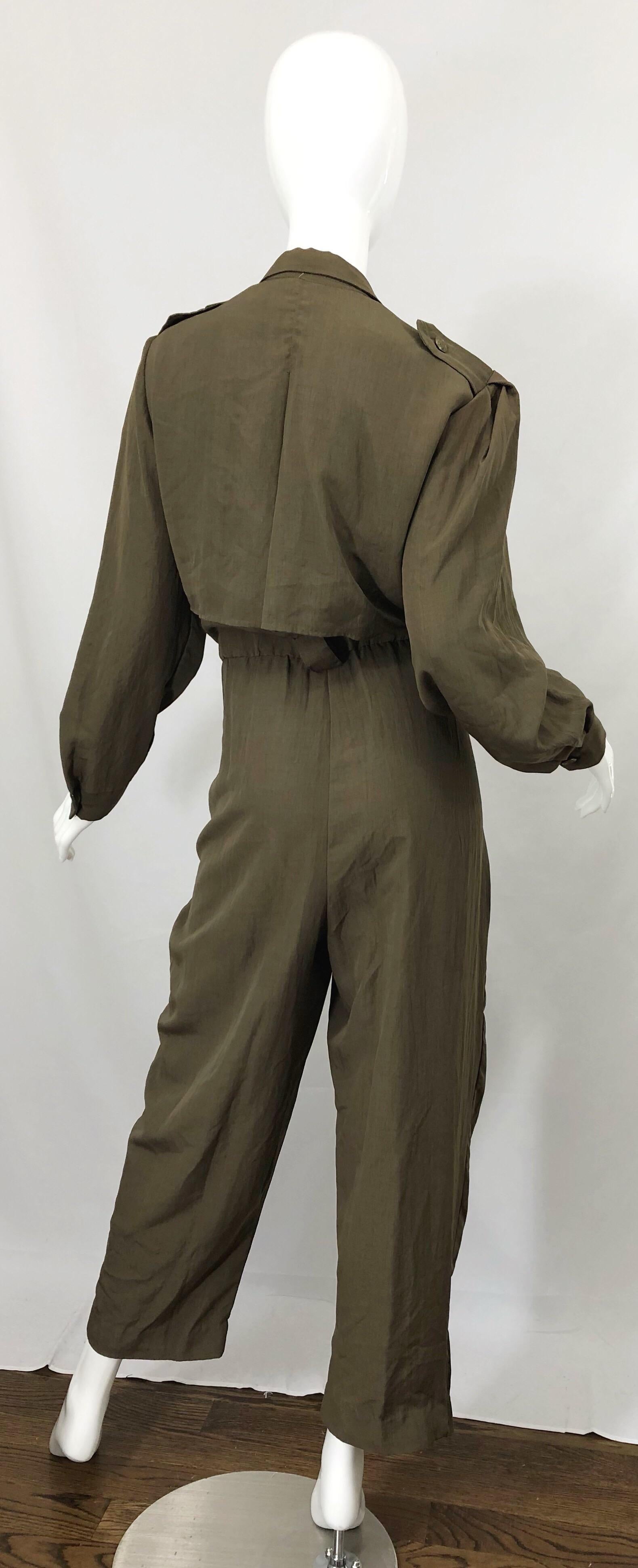 Vintage Adolfo Größe 16 Armeegrüner, militärisch inspirierter, einteiliger Vintage-Overall in Grün im Zustand „Hervorragend“ im Angebot in San Diego, CA
