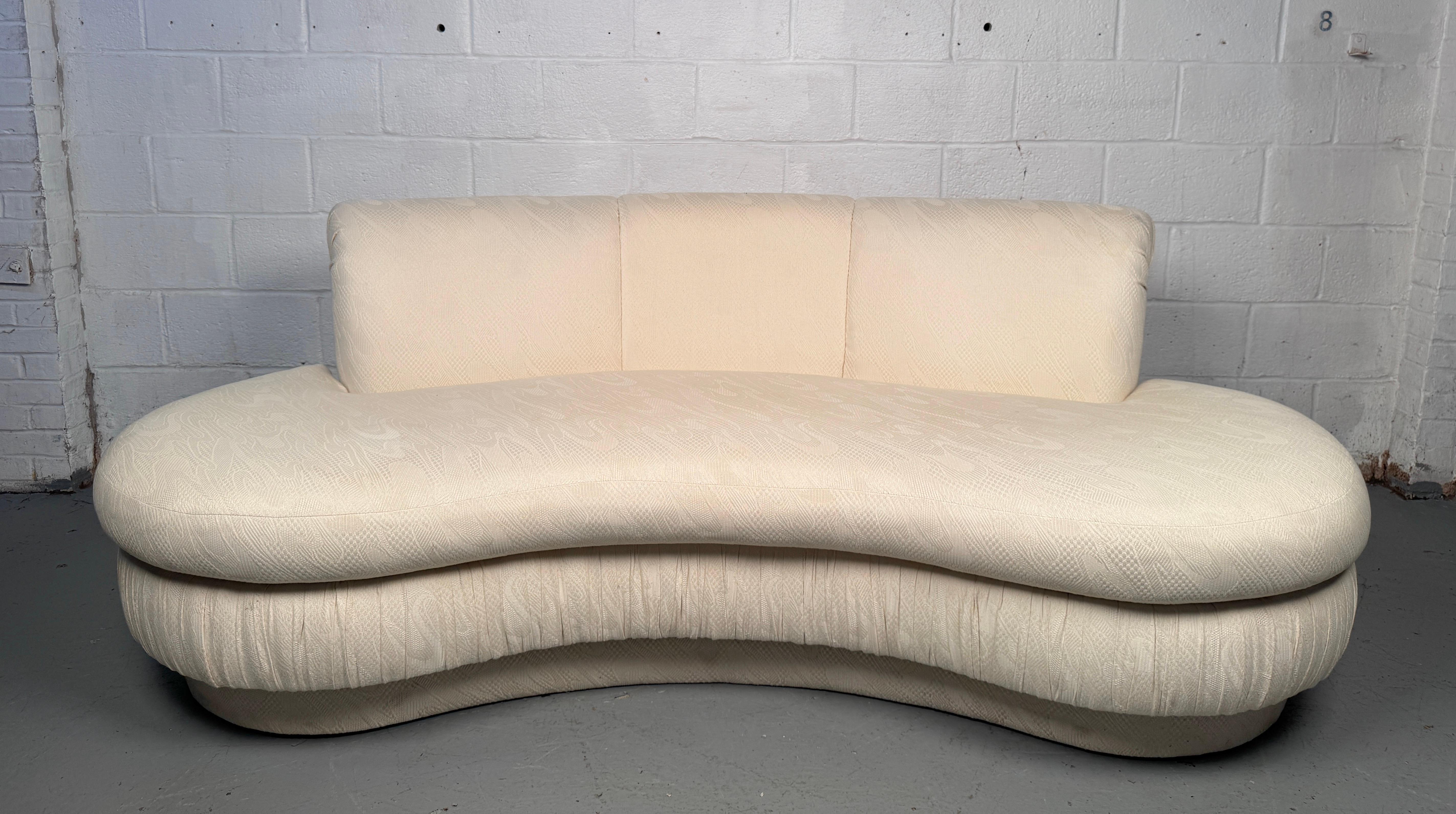 This vintage kidney-shaped sofa by Adrian Pearsall is a masterclass in form and flow. With its sweeping curves and floating profile, the design feels as fresh today as it did when it first challenged the boxy conventions of mid-century seating.

(2)