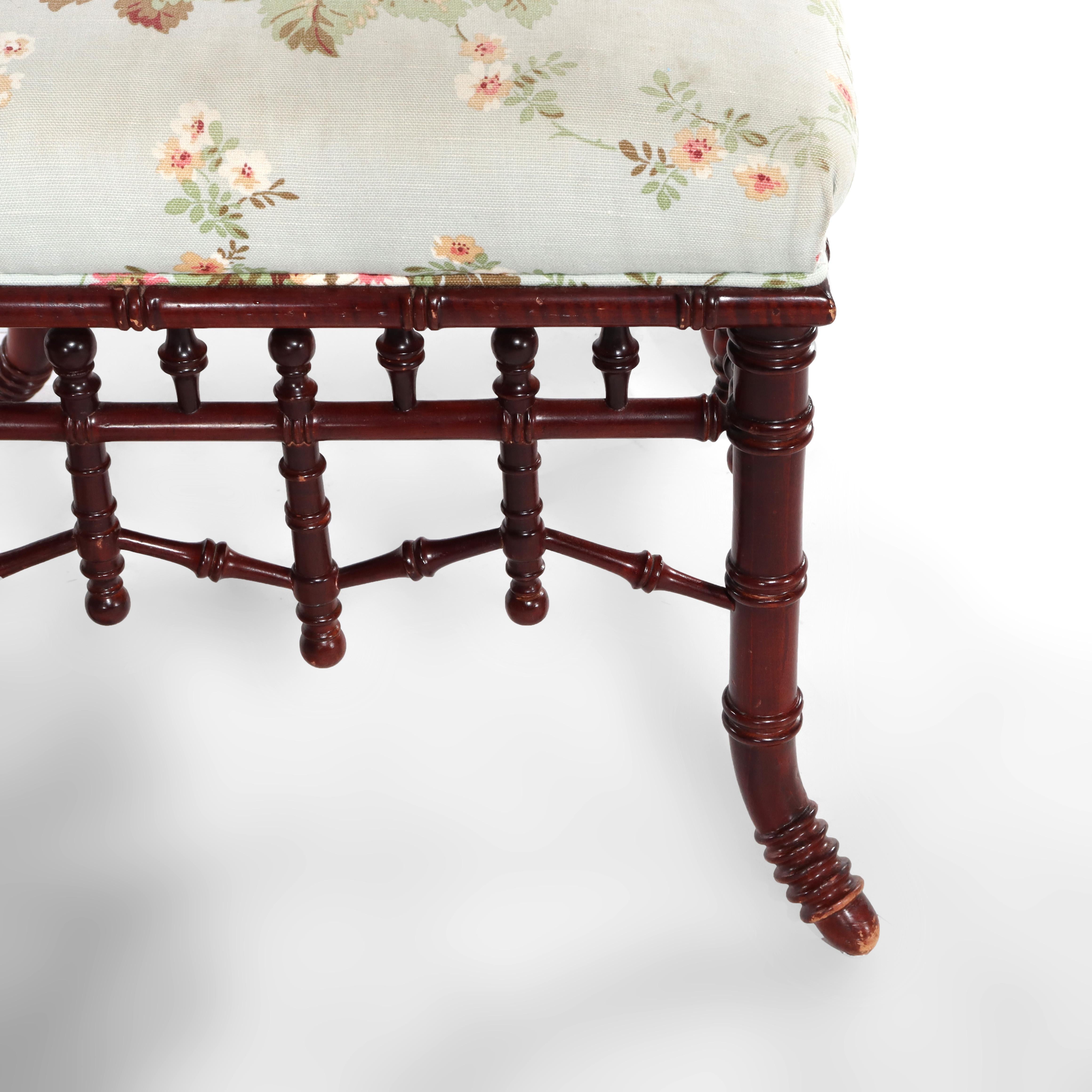 Acajou Vintage Aesthetic Movement Ottoman en acajou Stick & Ball tapissé c1940 en vente