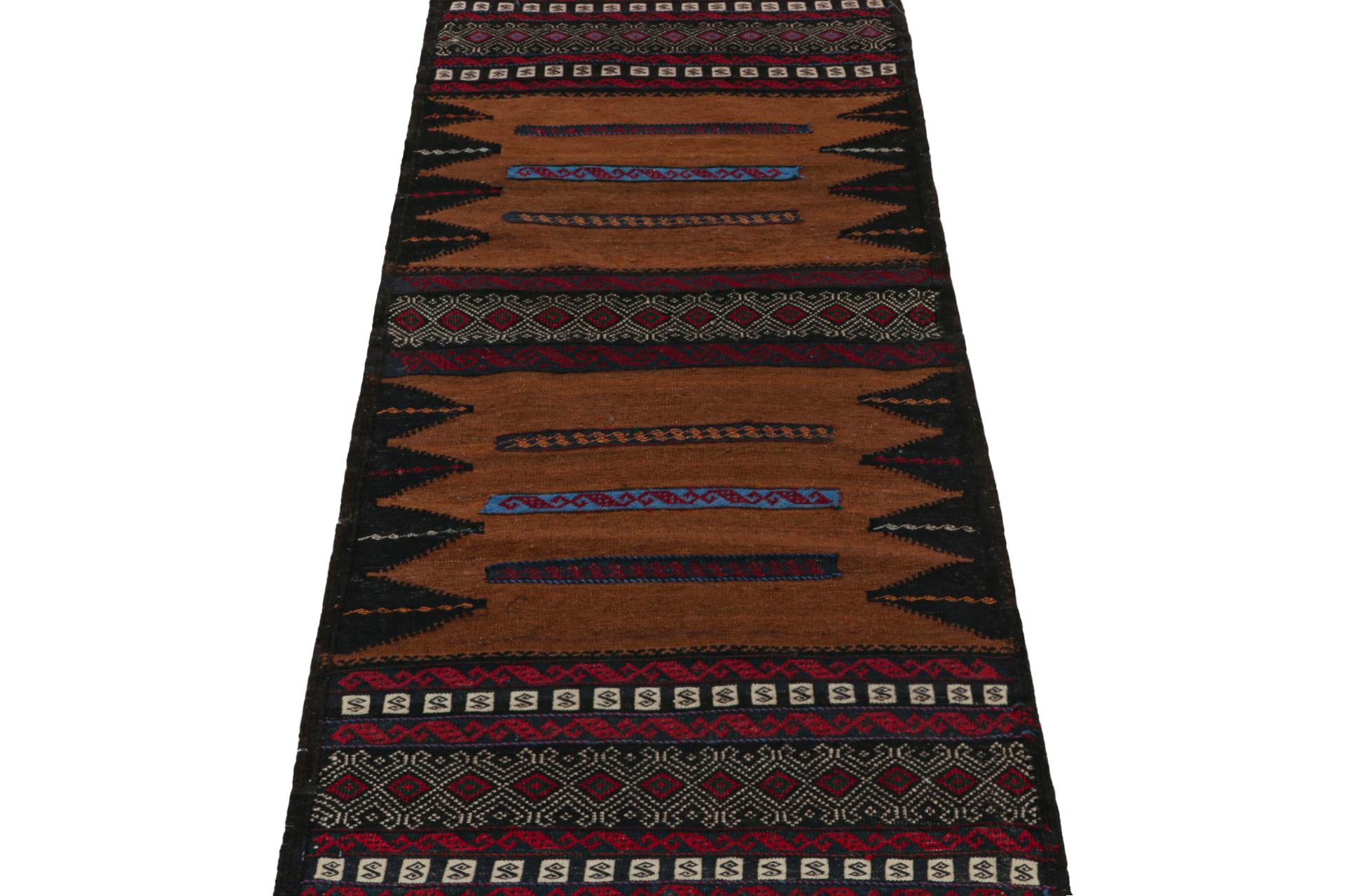 Vintage Afghan Baluch Kilim Läufer Teppich, mit geometrischen Mustern von Rug & Kilim (Stammeskunst) im Angebot